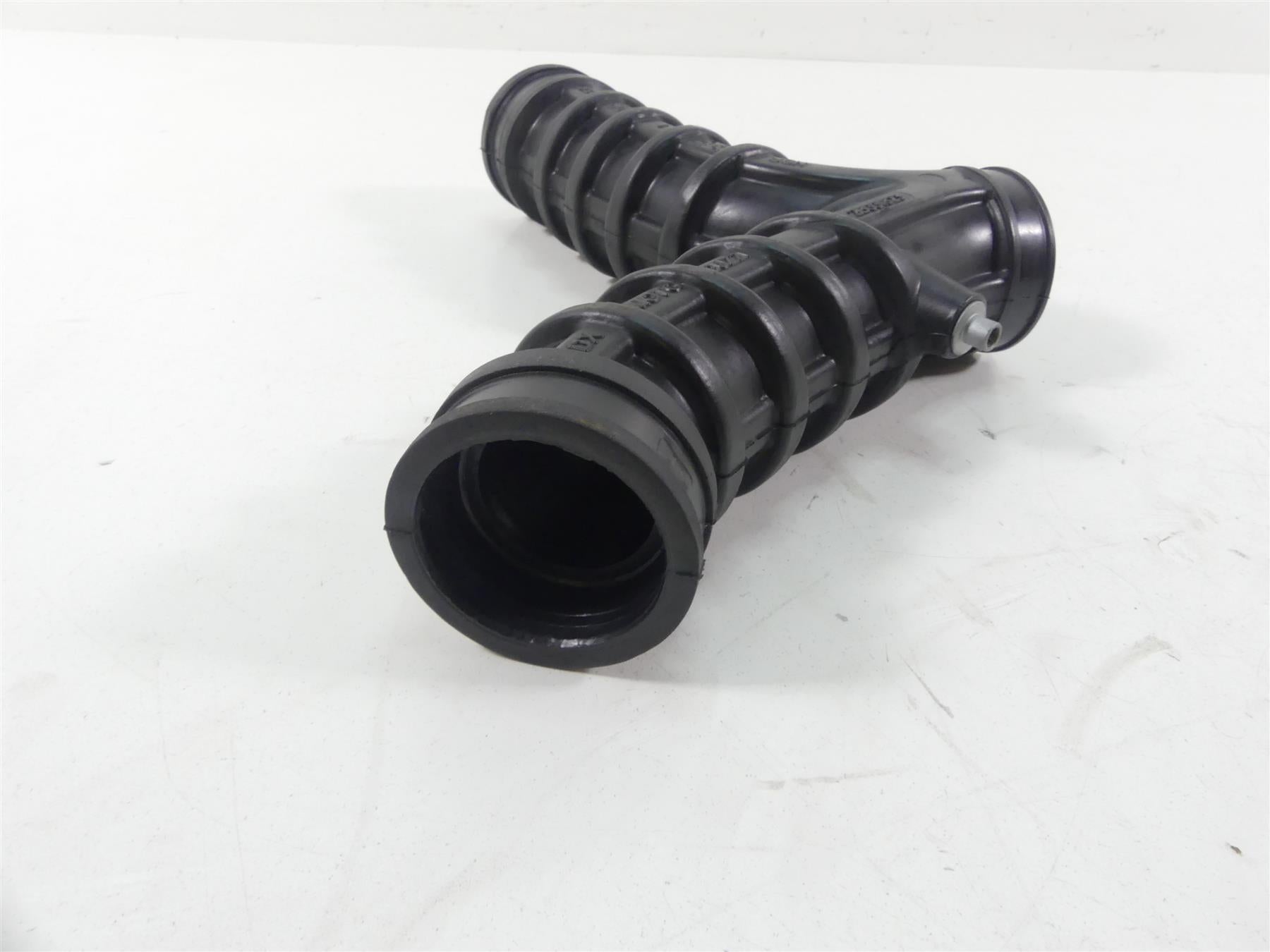 2019 Moto Guzzi V7 III Stone 750 Air Fuel Inlet Y-Tube 2B001823 {{ shop.shopifyCountryName }} - Mototech271