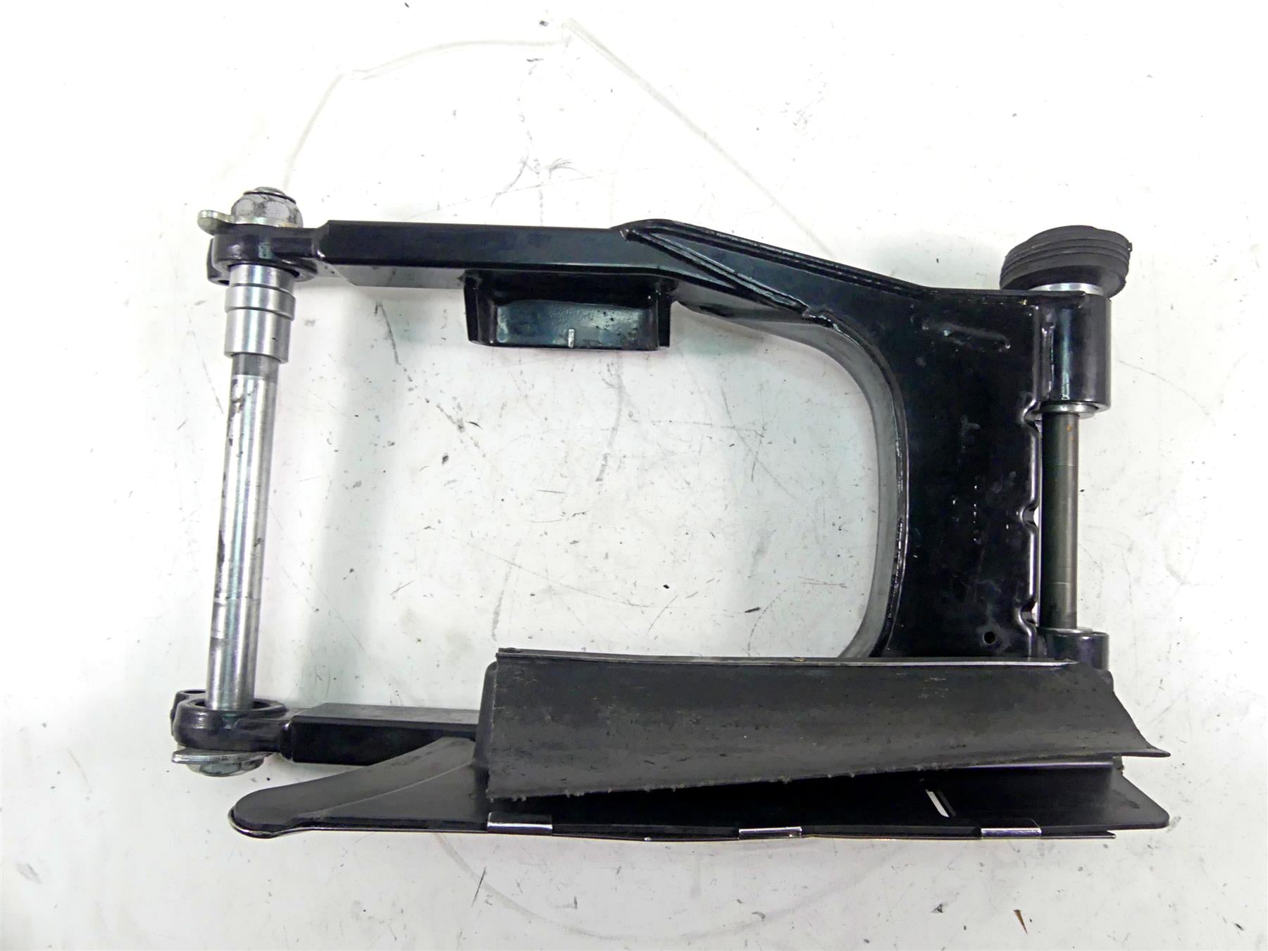 2002 Harley Touring FLHTC Electra Glide Swingarm Swing Arm 1" Axle 47549-02A {{ shop.shopifyCountryName }} - Mototech271
