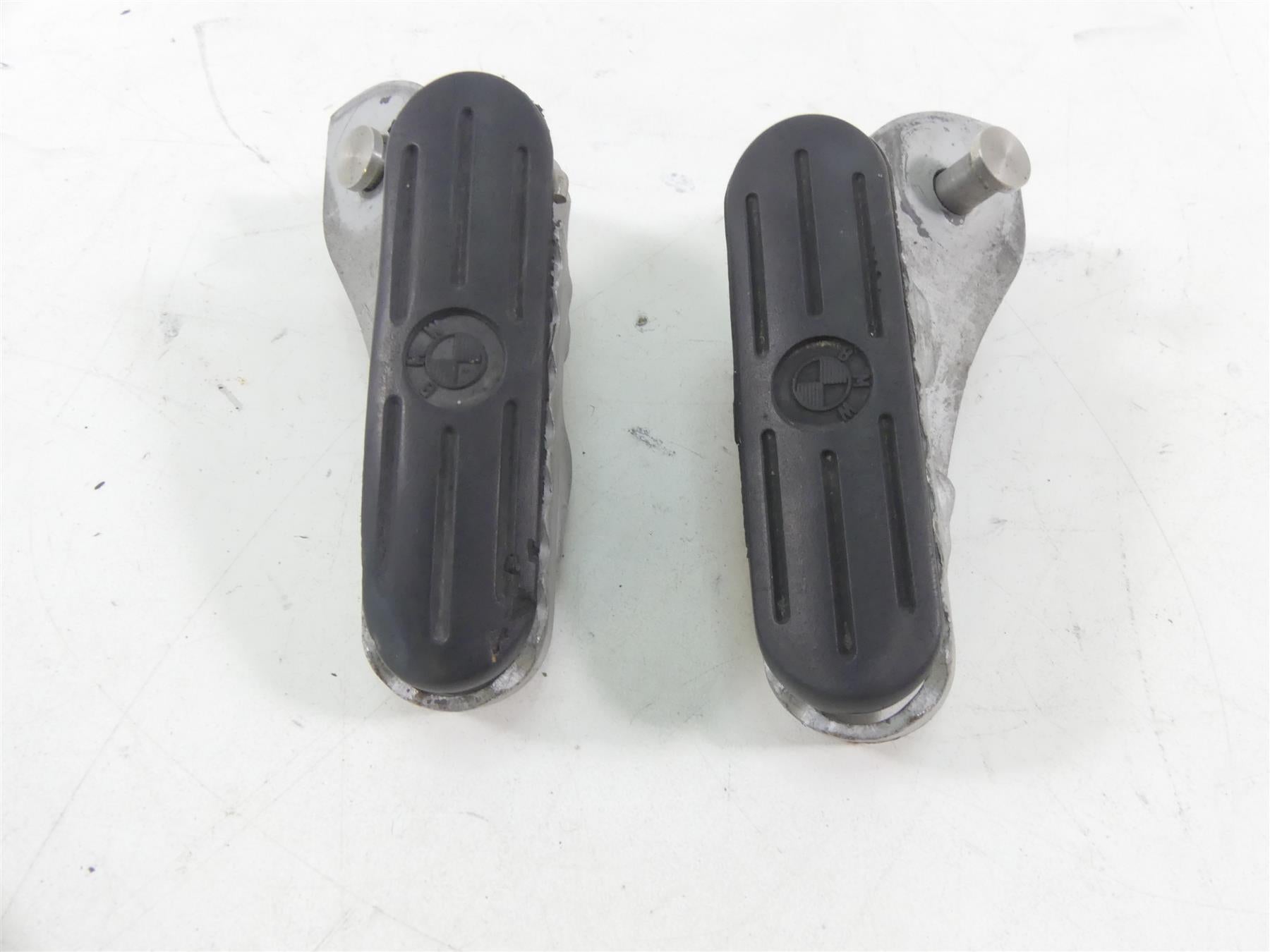 2009 BMW R1200GS K25 Front Rider Driver Footpeg Foot Peg Rest Set 46717694557 {{ shop.shopifyCountryName }} - Mototech271