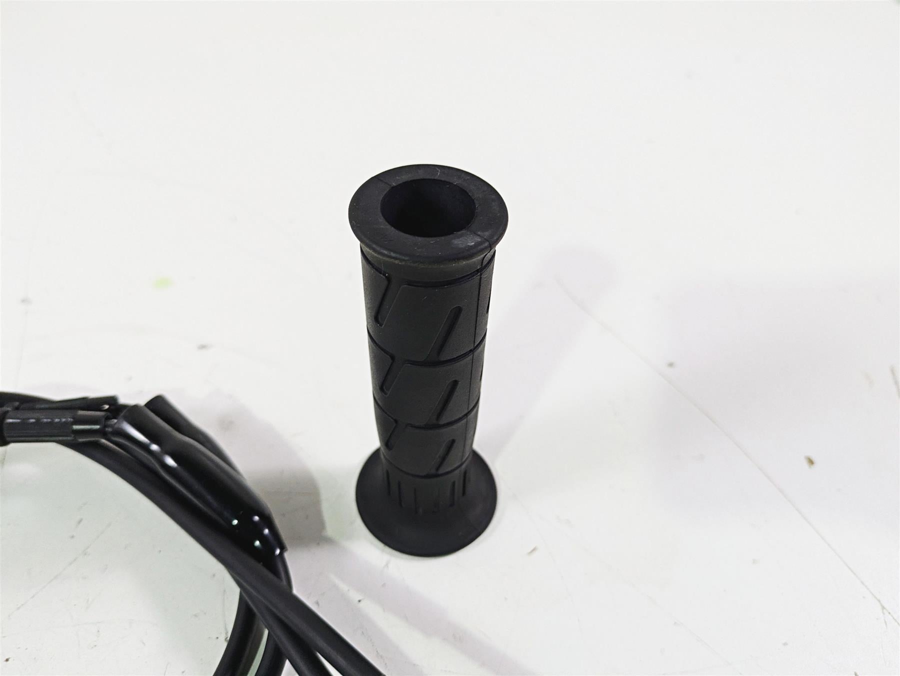 2022 Kawasaki ZR900RS Cafe Throttle Grip & Cable Set 2099-0049 46019-0001 {{ shop.shopifyCountryName }} - Mototech271