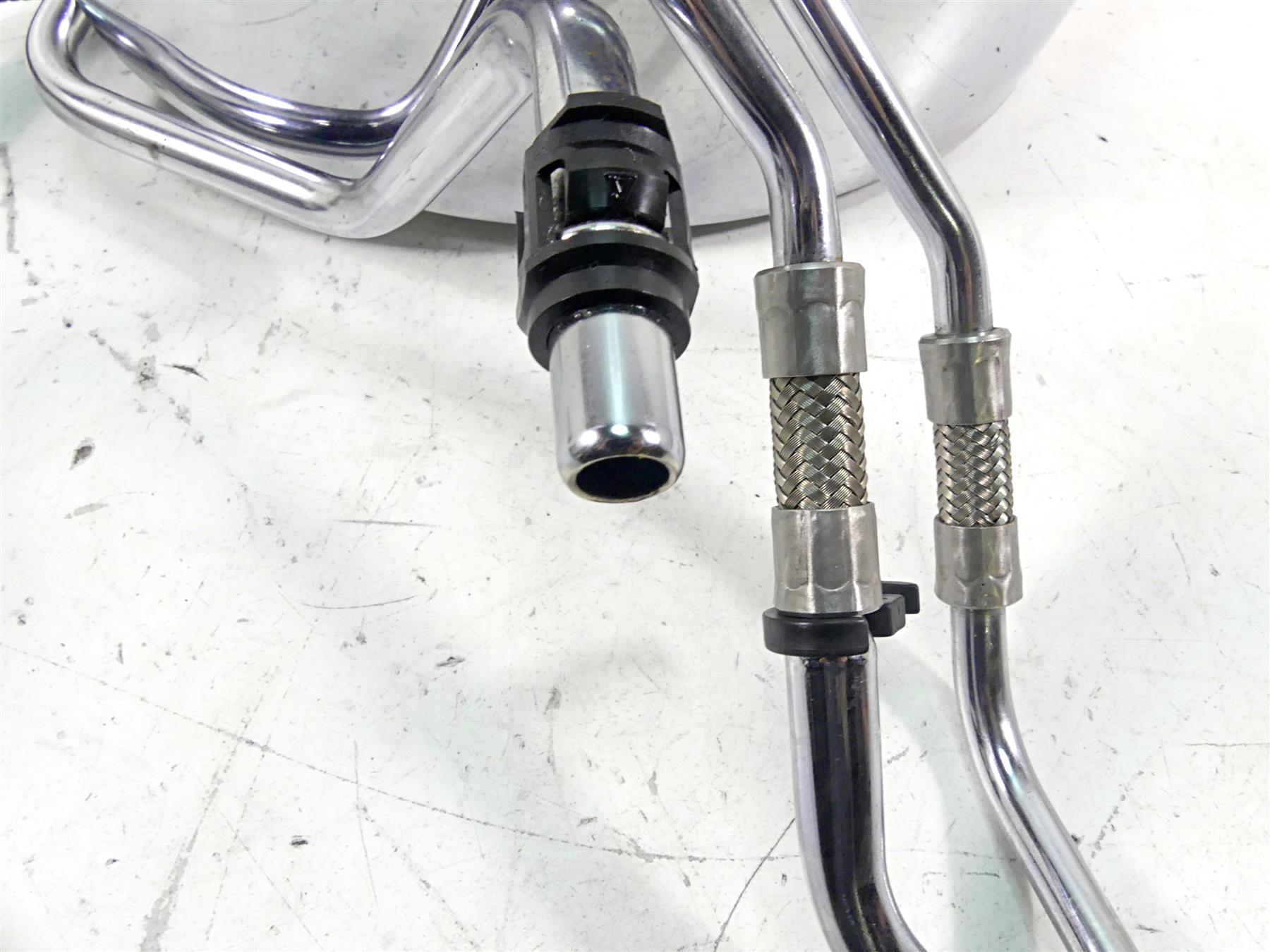 2006 Harley Softail FXSTSI Springer Oil Tank Reservoir & All Hoses 62498-00A {{ shop.shopifyCountryName }} - Mototech271