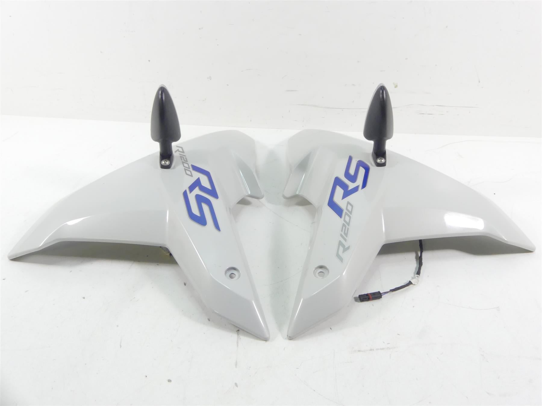 2016 BMW R1200RS K54 Between Leg Side Fairing Cover Set 46638545319 46638545320 {{ shop.shopifyCountryName }} - Mototech271