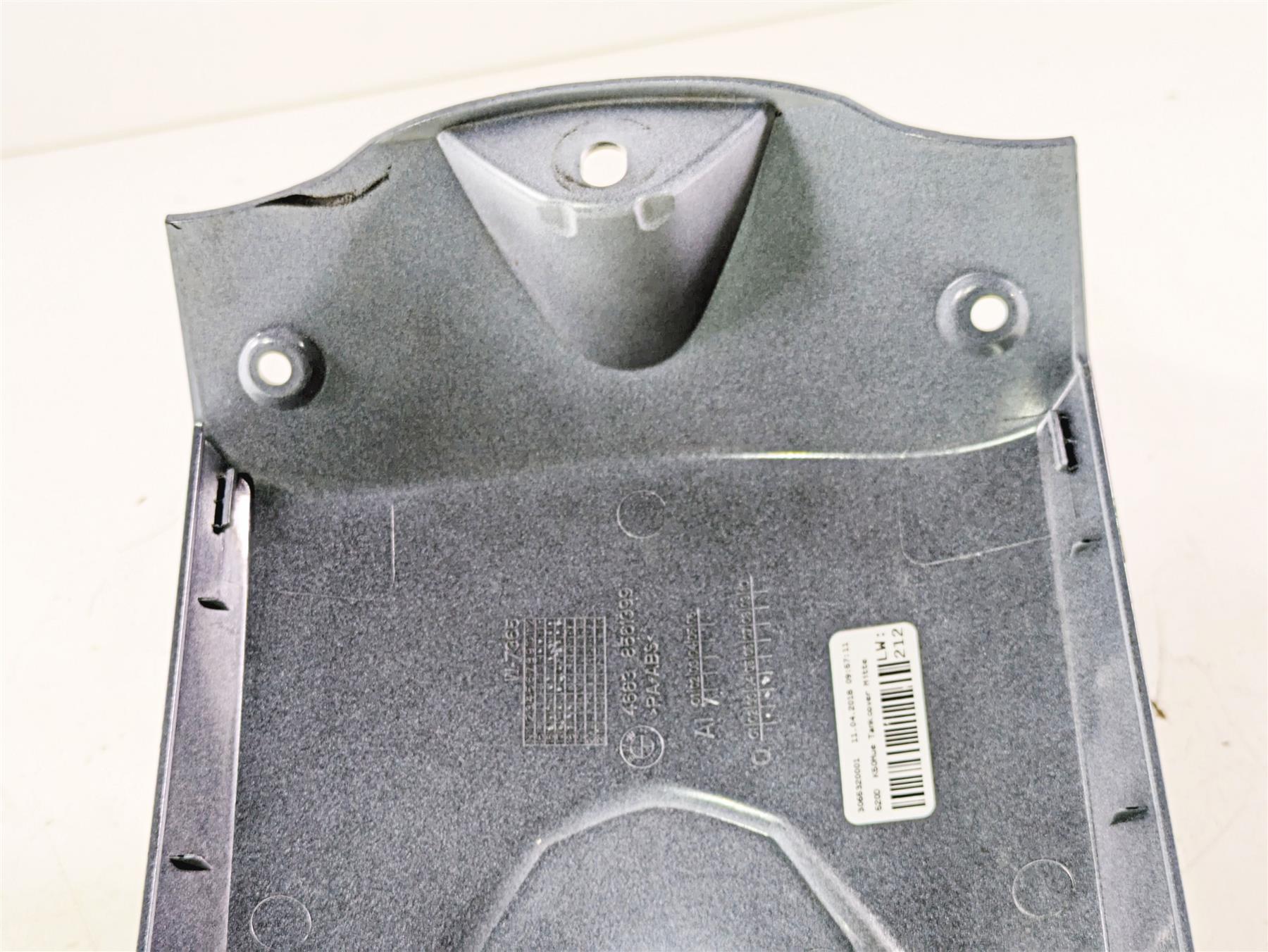 2018 BMW R1200GS GSW K50 Center Fuel Tank Cover Fairing 46638561399 {{ shop.shopifyCountryName }} - Mototech271