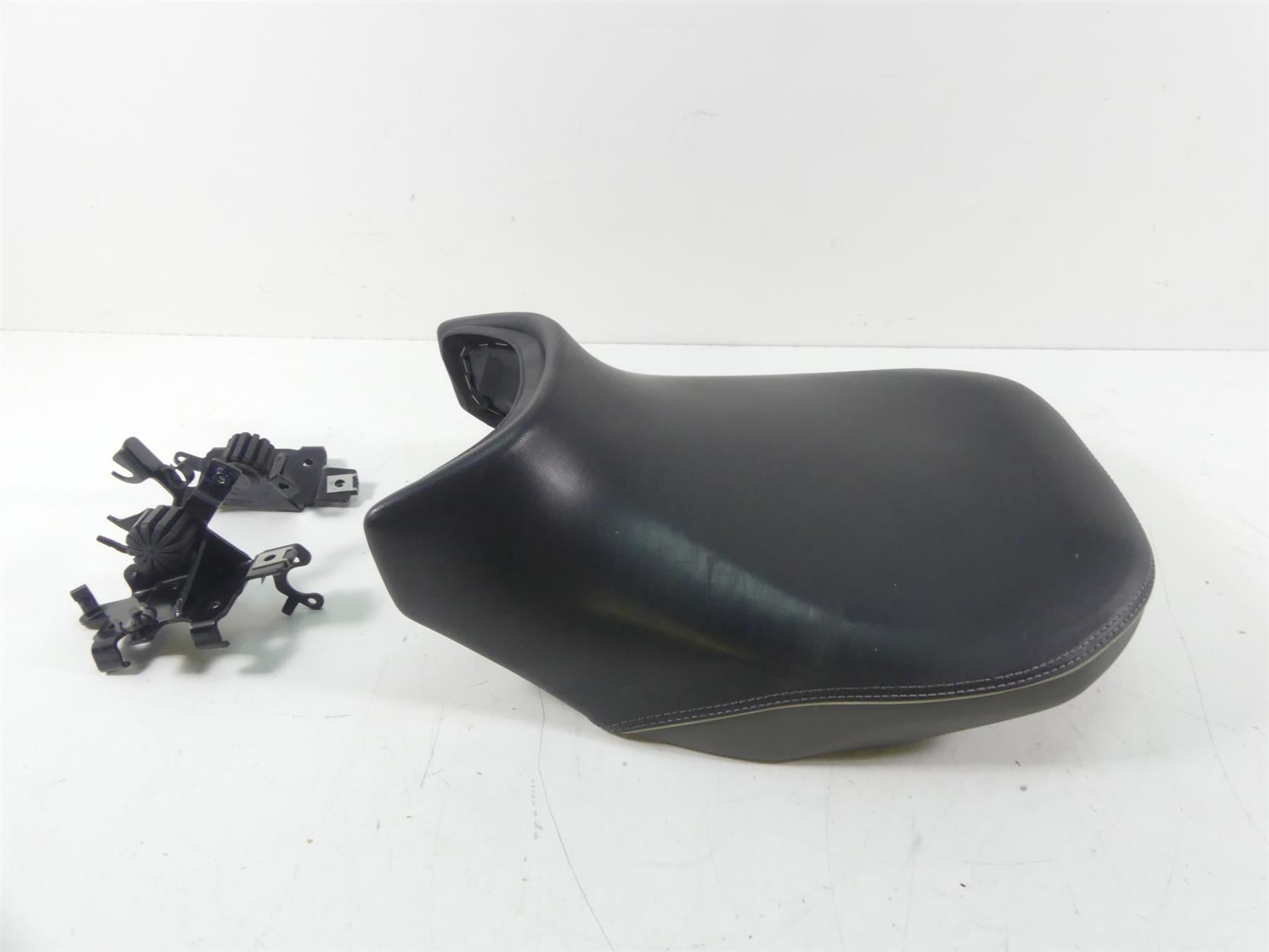 2016 BMW R1200GS K50 Front Driver Rider Saddle Seat + Mounting 52538532736 {{ shop.shopifyCountryName }} - Mototech271