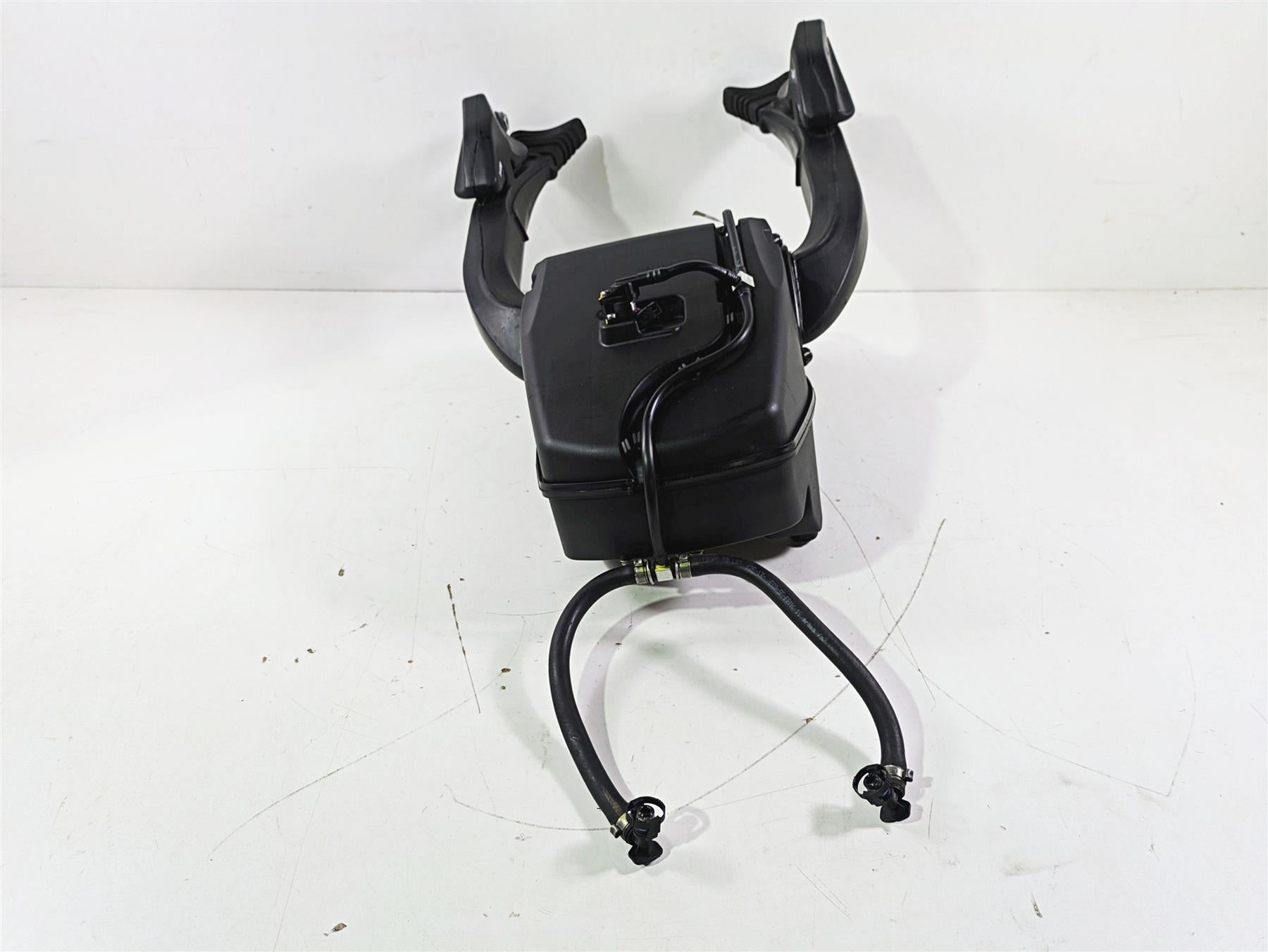 2008 Ducati SBK 1098 S Air Filter Box + Injectors & Air Tubes Set 44211393B {{ shop.shopifyCountryName }} - Mototech271