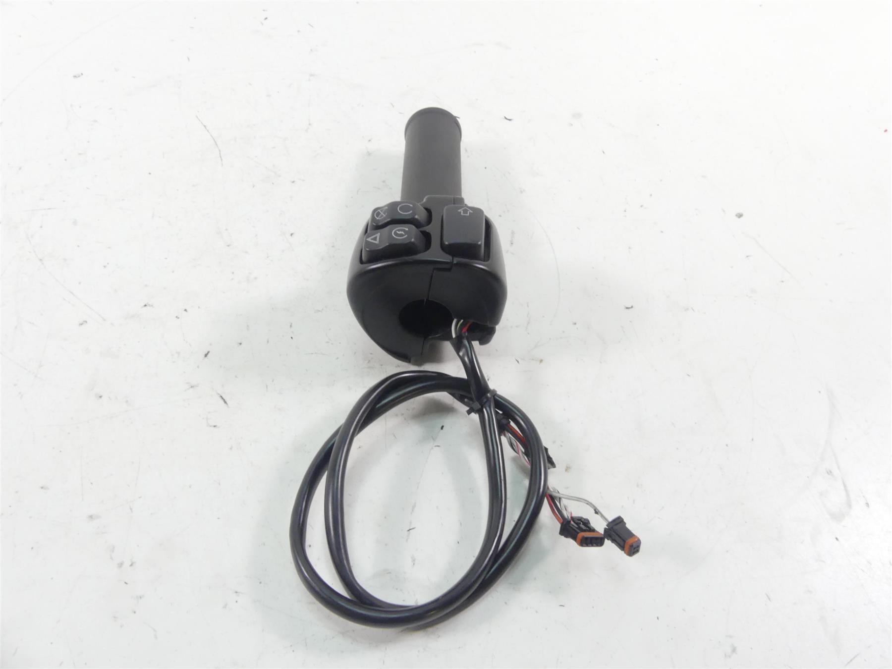2018 Harley Softail FXBB Street Bob Right Hand Control Switch 71500462 {{ shop.shopifyCountryName }} - Mototech271