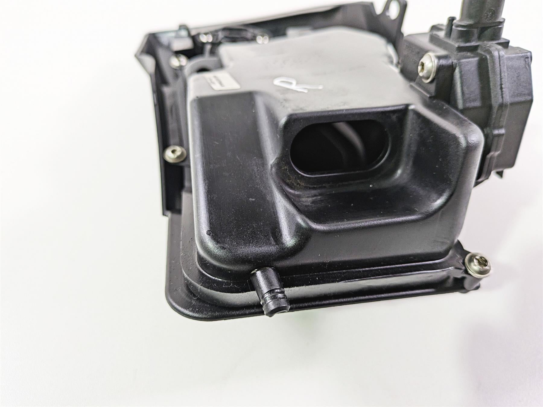 2019 BMW R1250RT K52 Right Storage Compartment Box 46638544958 {{ shop.shopifyCountryName }} - Mototech271