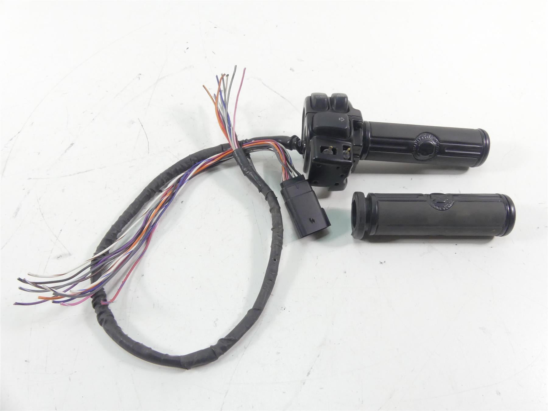 2012 Harley Touring FLHTK Electra Glide Right Hand Control Switch -Read 71684-06