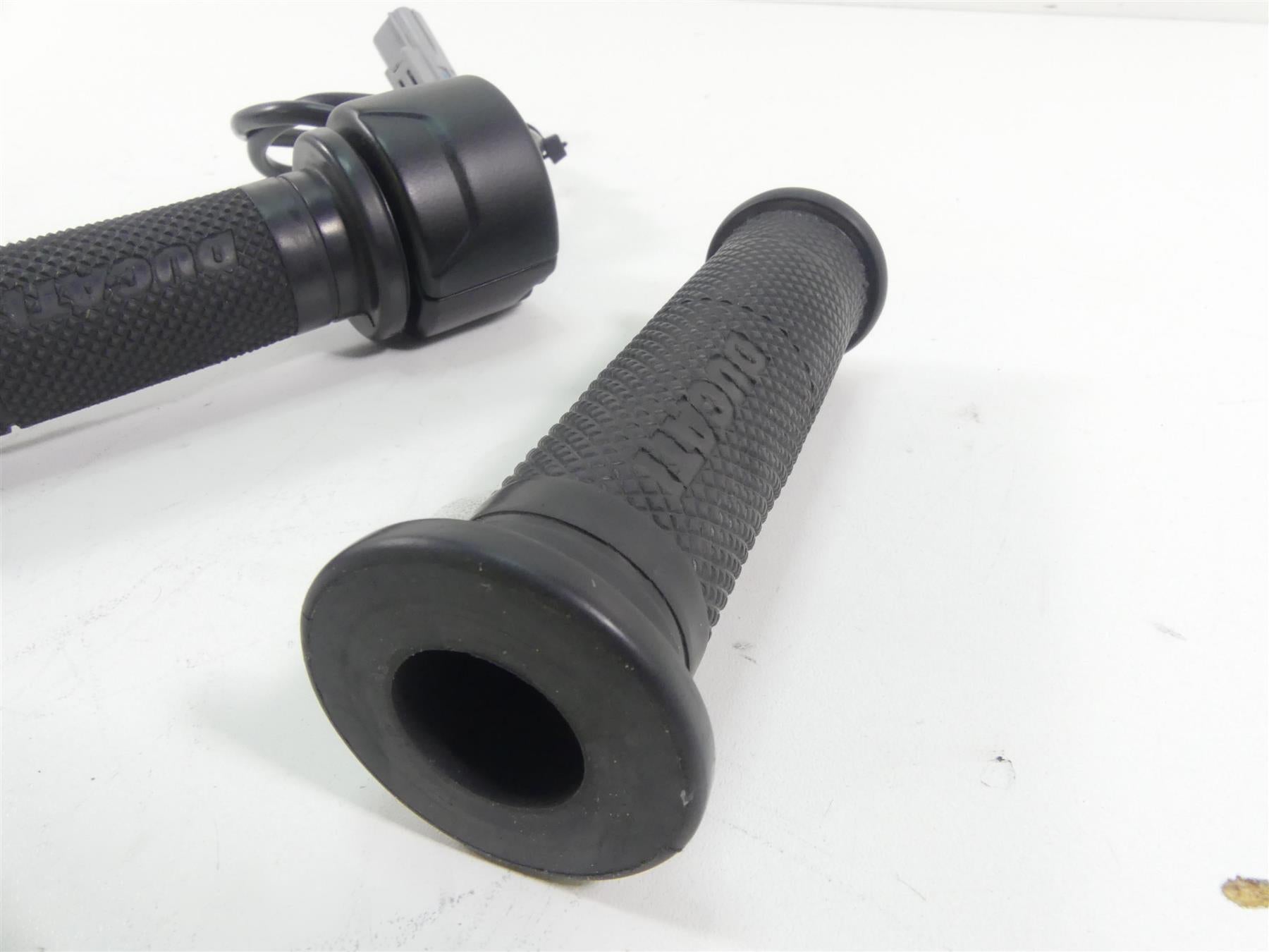 2014 Ducati Hypermotard 821 SP Ride Fly By Wire Throttle Grip Set 66020031C {{ shop.shopifyCountryName }} - Mototech271