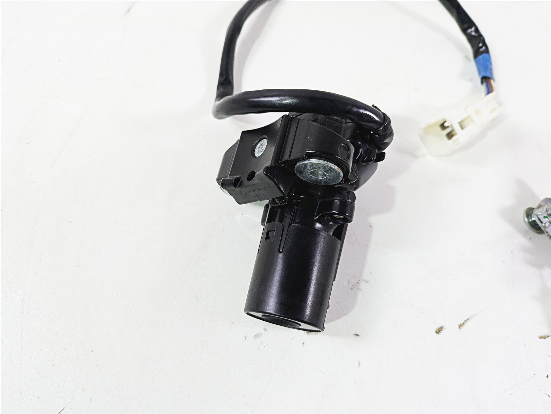 2021 Kawasaki Z900 ZR900 Ignition Switch Key Lock Tank Cap Set 27005-0673 {{ shop.shopifyCountryName }} - Mototech271