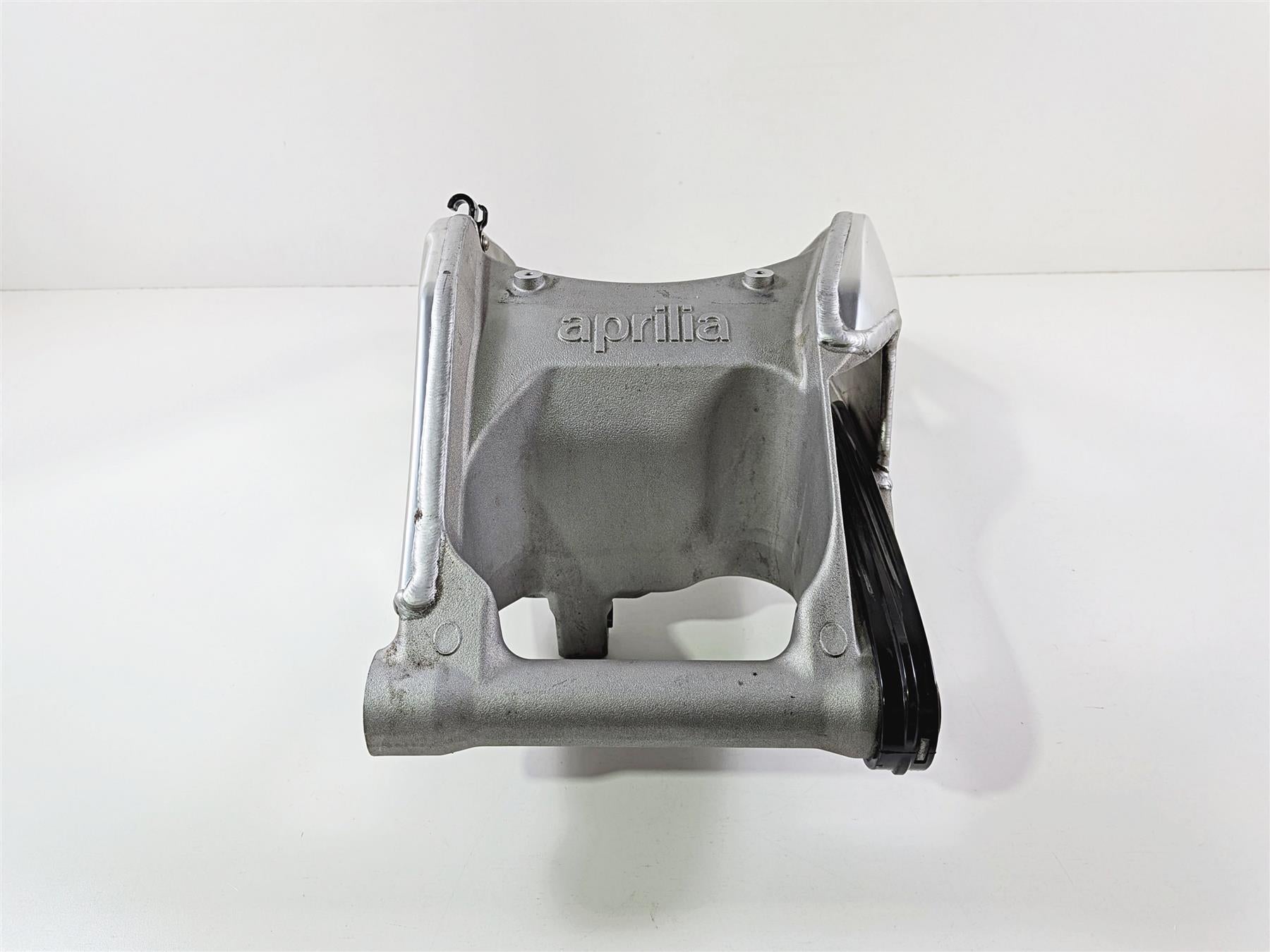 2016 Aprilia RSV 1100 Tuono V4 Factory Rear Swingarm Swing Arm & Axle 2B001289 {{ shop.shopifyCountryName }} - Mototech271