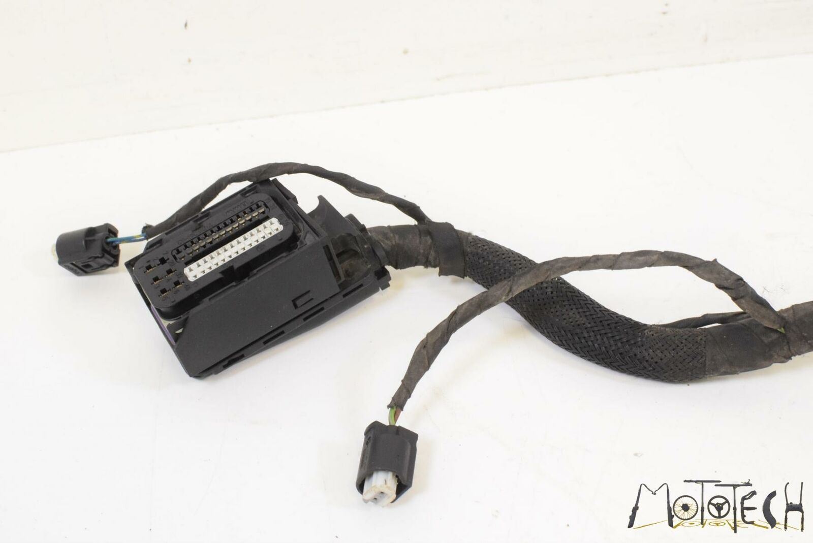 2009 BMW K1300 K1300S K40 Central Chassis Electronics 61357720223 {{ shop.shopifyCountryName }} - Mototech271