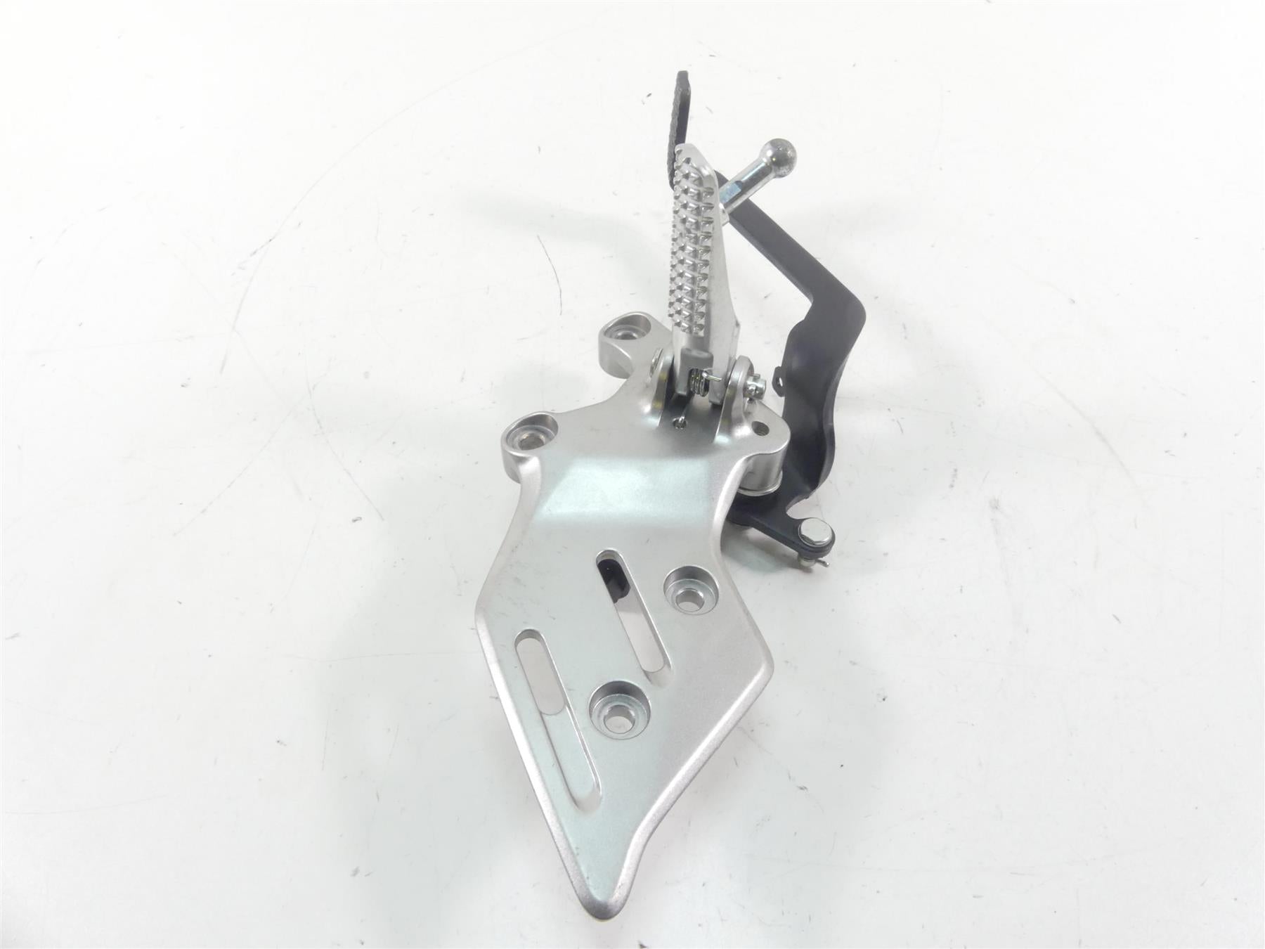 2022 Yamaha MT09 FZ09 Right Front Footpeg + Brake Pedal Set B7N-27443-00-00 {{ shop.shopifyCountryName }} - Mototech271