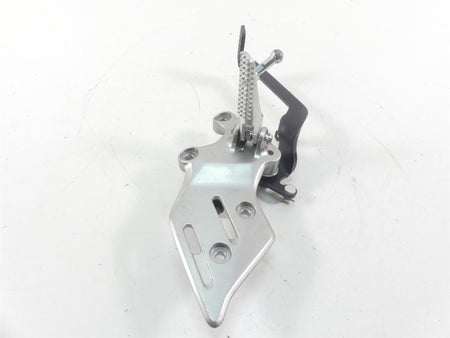 2022 Yamaha MT09 FZ09 Right Front Footpeg + Brake Pedal Set B7N-27443-00-00 {{ shop.shopifyCountryName }} - Mototech271