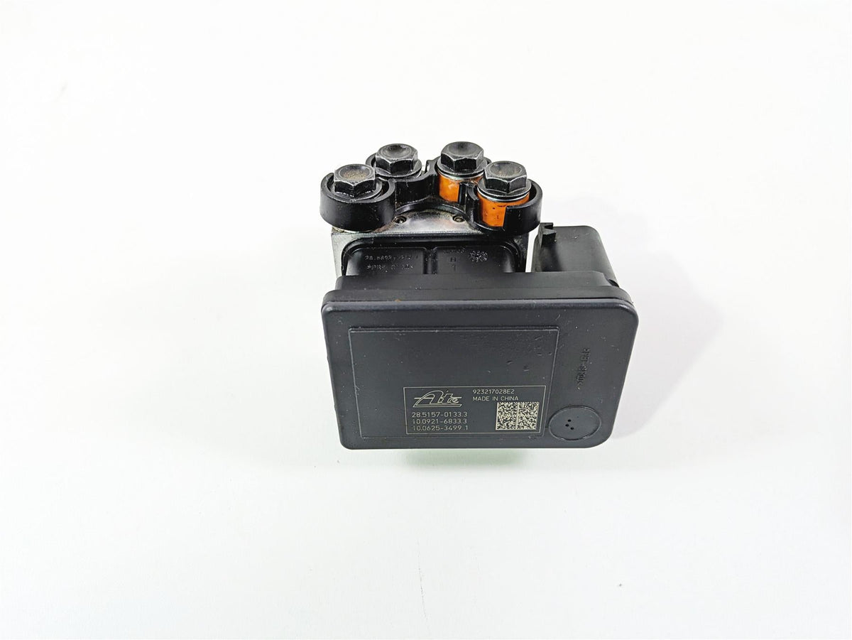 2024 Triumph Tiger 900 GT Abs Brake Pump Unit Module T2029921 T2029920 {{ shop.shopifyCountryName }} - Mototech271
