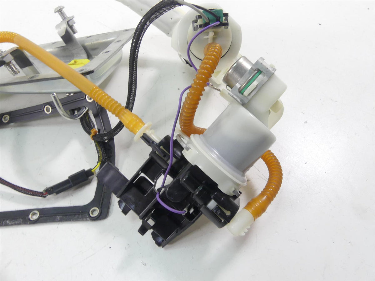 2015 Harley FXDF Dyna Fat Bob Fuel Gas Petrol Pump + Level Sender 75218-04D {{ shop.shopifyCountryName }} - Mototech271