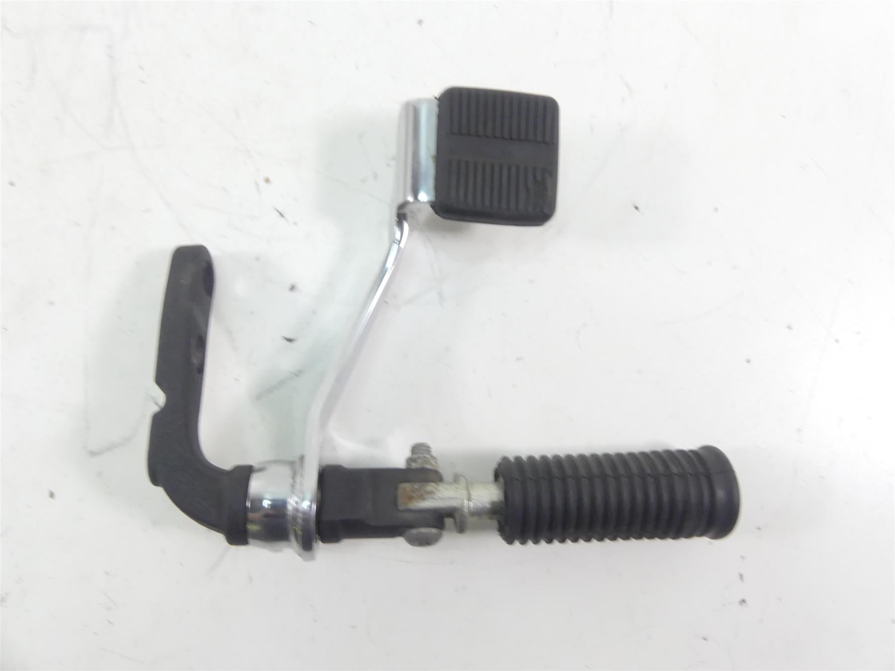 2015 Harley FXDF Dyna Fat Bob Front Right Fw Foot Peg + Brake Pedal 42663-03 {{ shop.shopifyCountryName }} - Mototech271