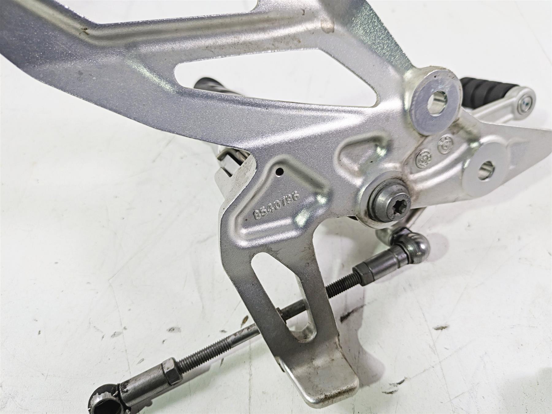 2016 BMW R1200RS K54 Left Rider Footpeg Set & Shifter 46718540796 {{ shop.shopifyCountryName }} - Mototech271