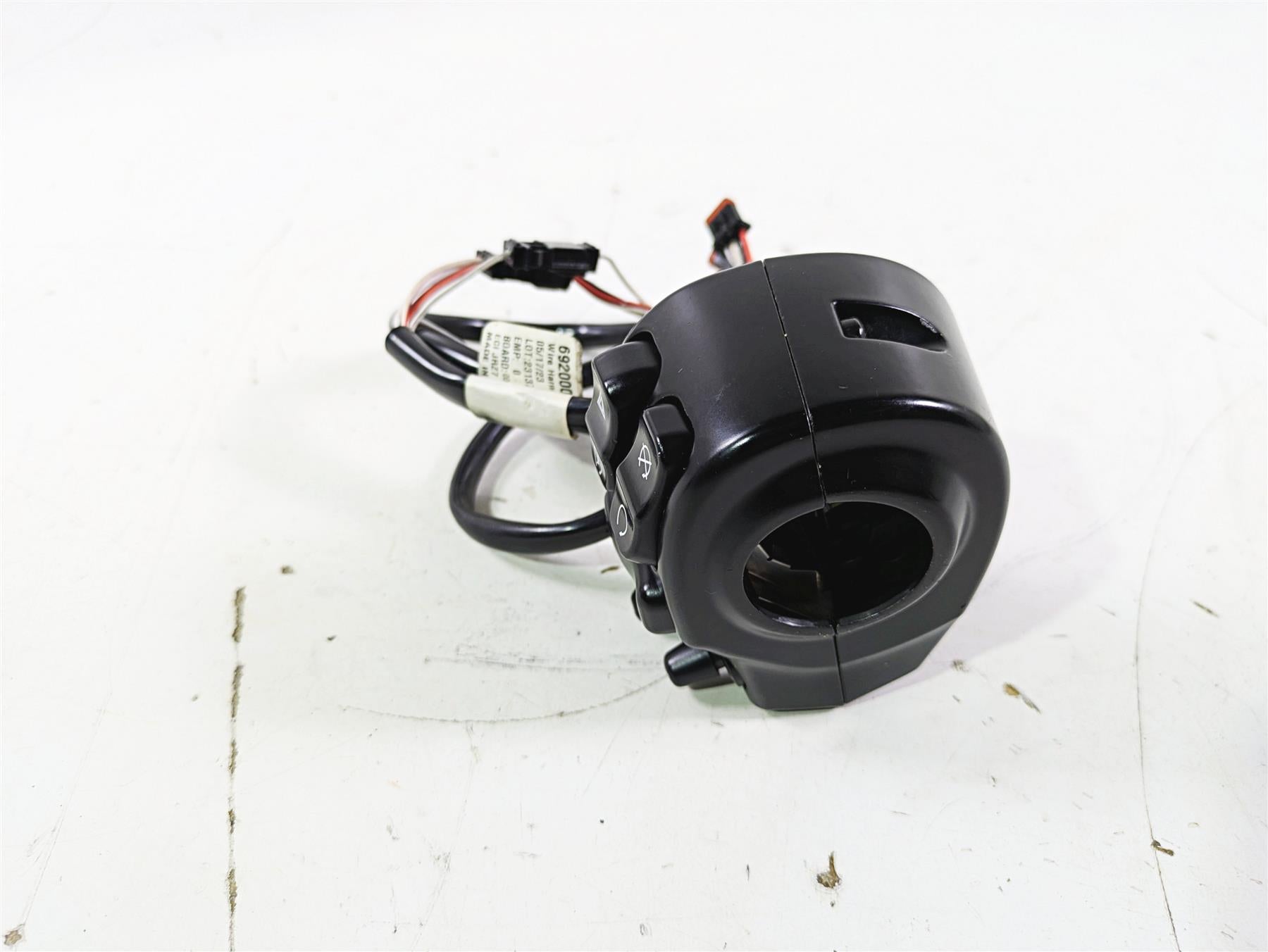 2016 Harley Touring FLTRX Road Glide Right Hand Control Switch 71500129C {{ shop.shopifyCountryName }} - Mototech271