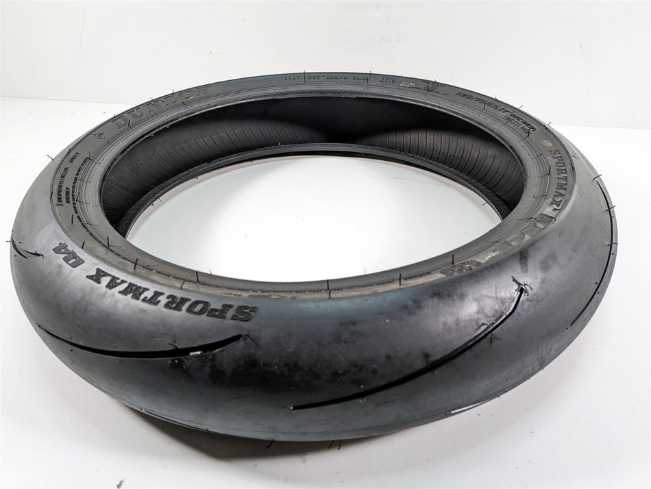 Used Front Motorcycle Tire Dunlop Sportmax Q4 120/70R17 45233176 {{ shop.shopifyCountryName }} - Mototech271