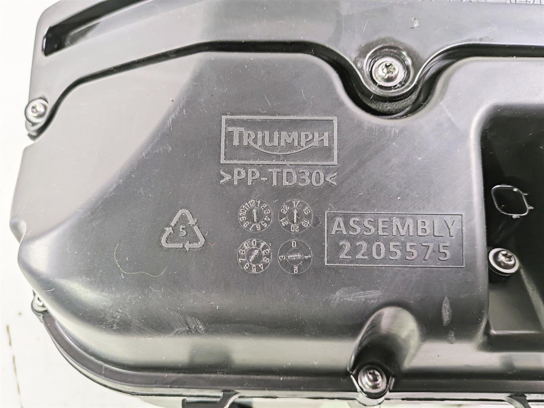 2019 Triumph Speed Triple RS 1050 Air Box Cleaner Breather Set T2205575 {{ shop.shopifyCountryName }} - Mototech271