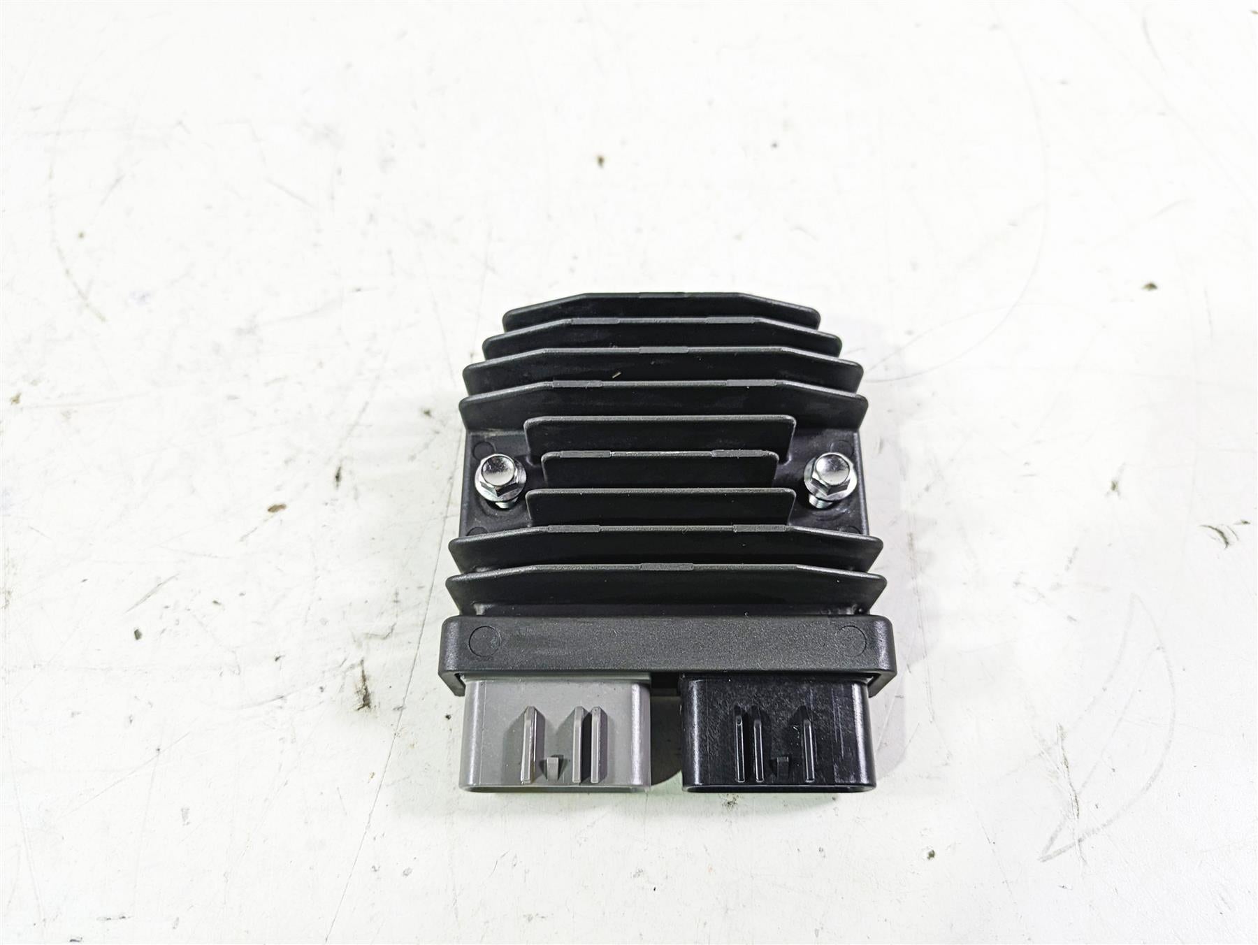 2023 Triumph Street Triple 765 RS Rectifier Voltage Regulator FH027AA T1300675 {{ shop.shopifyCountryName }} - Mototech271