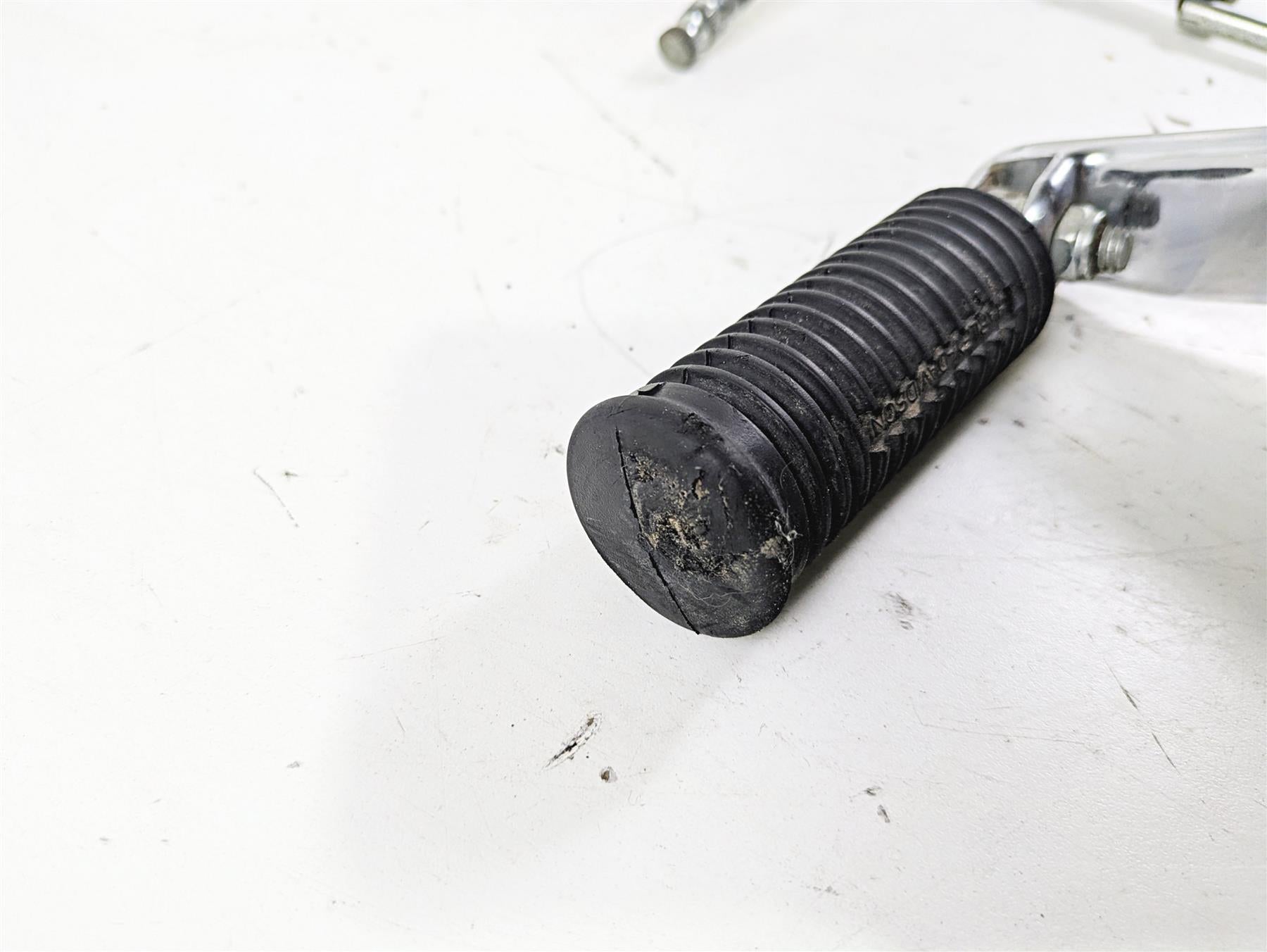 2015 Harley FXDL Dyna Low Rider Left Front Mid Footpeg & Shifter Linkage 50500279 {{ shop.shopifyCountryName }} - Mototech271