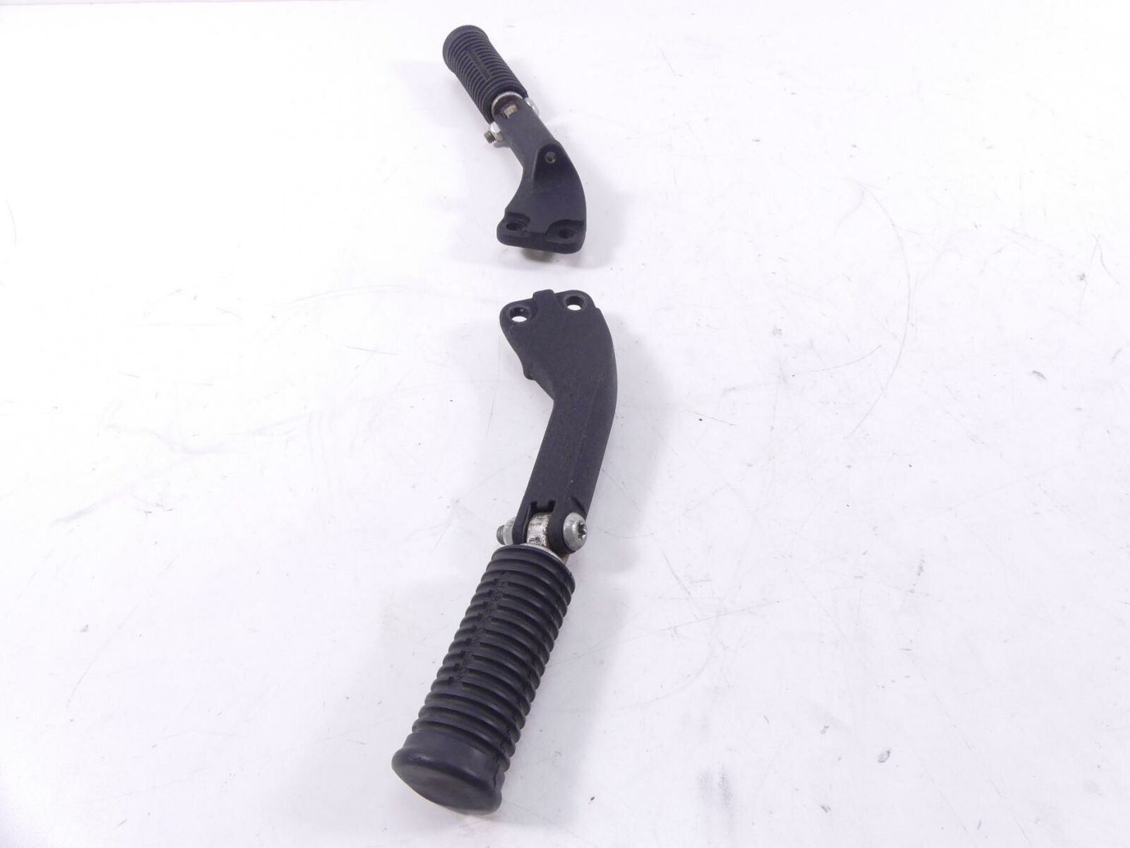 2008 Harley FXDF Dyna Fat Bob Rear Footpeg Foot Peg Rest Set 49230-06 49224-06A {{ shop.shopifyCountryName }} - Mototech271