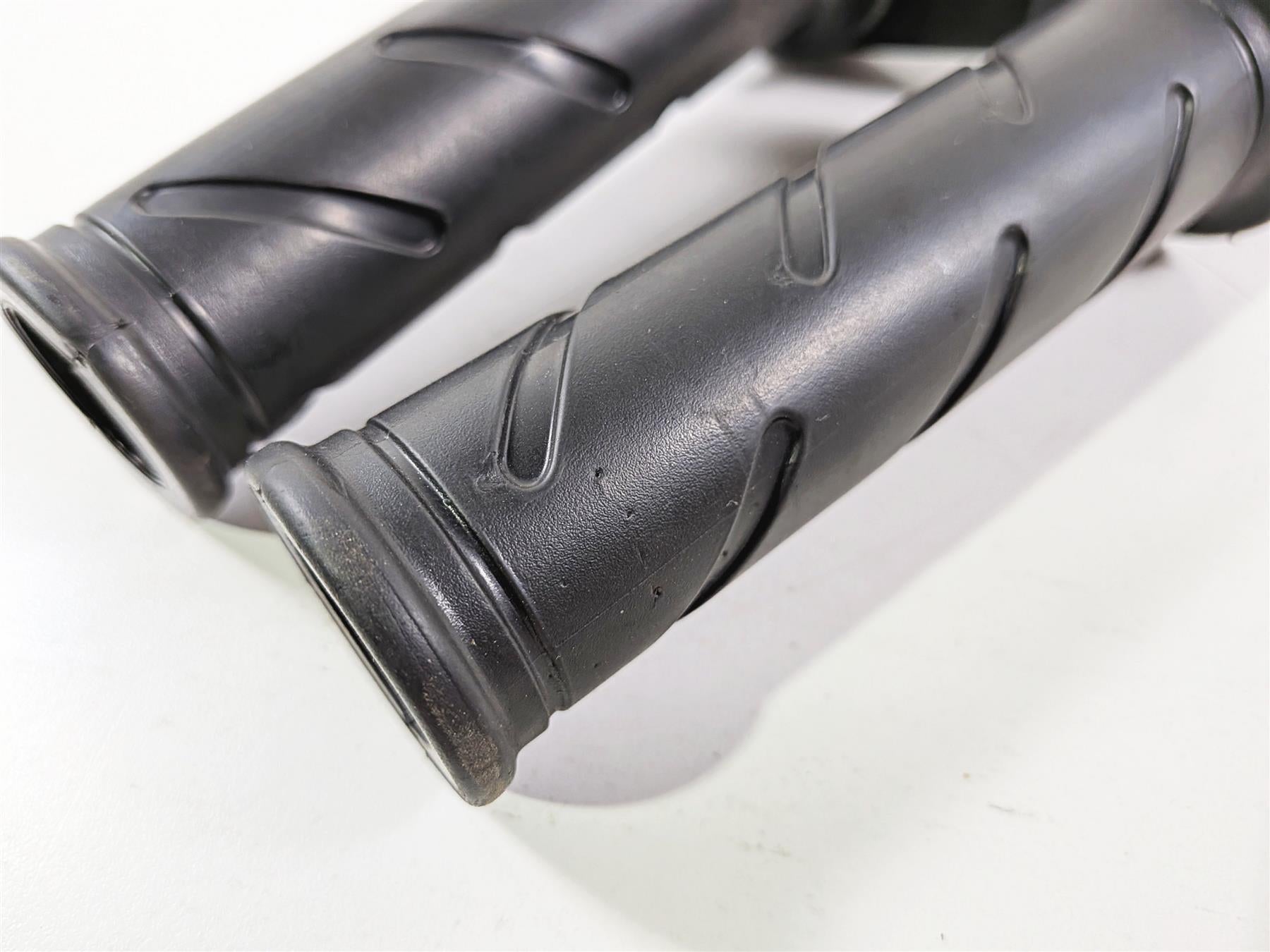 2011 Ducati Streetfighter 1098 S Throttle Handle & Grip Set 65420161A {{ shop.shopifyCountryName }} - Mototech271