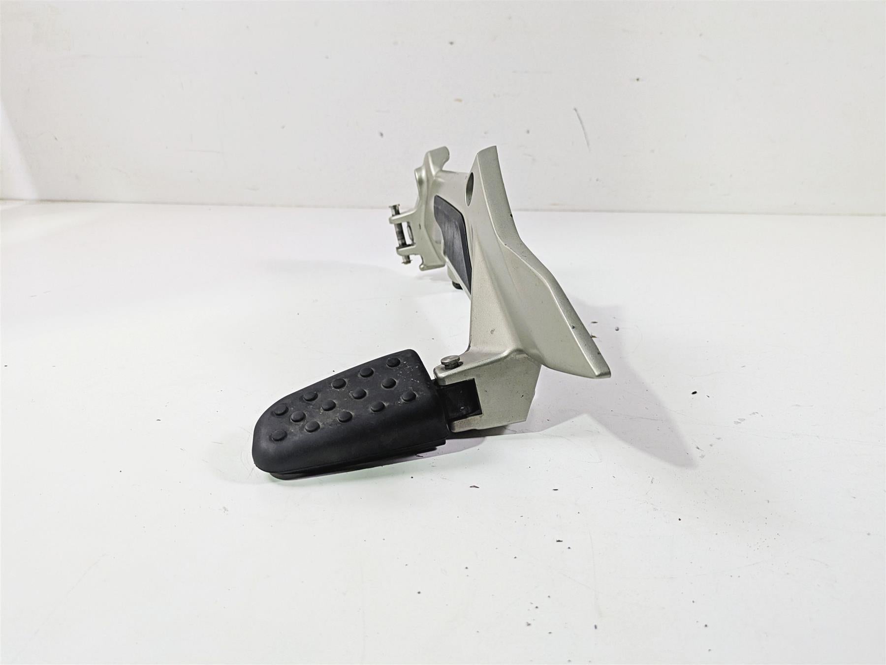 2014 BMW K1600 GTL K48 Left Footpeg Foot Peg Mount 46717728223 46718549079 {{ shop.shopifyCountryName }} - Mototech271