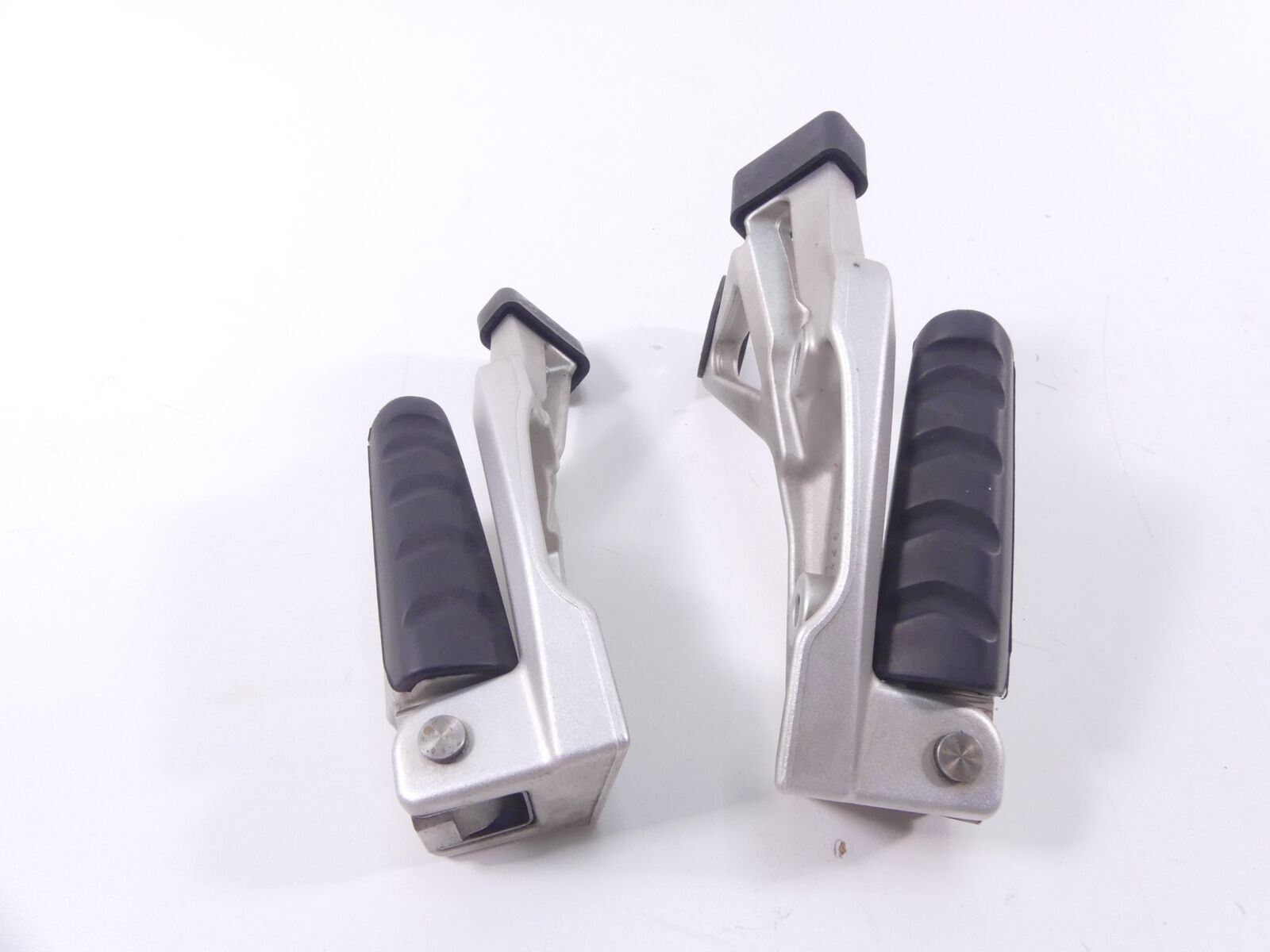 2008 BMW R1200R K27 Rear Passenger Pillion Footpeg Set 46717688780 46717693113 {{ shop.shopifyCountryName }} - Mototech271