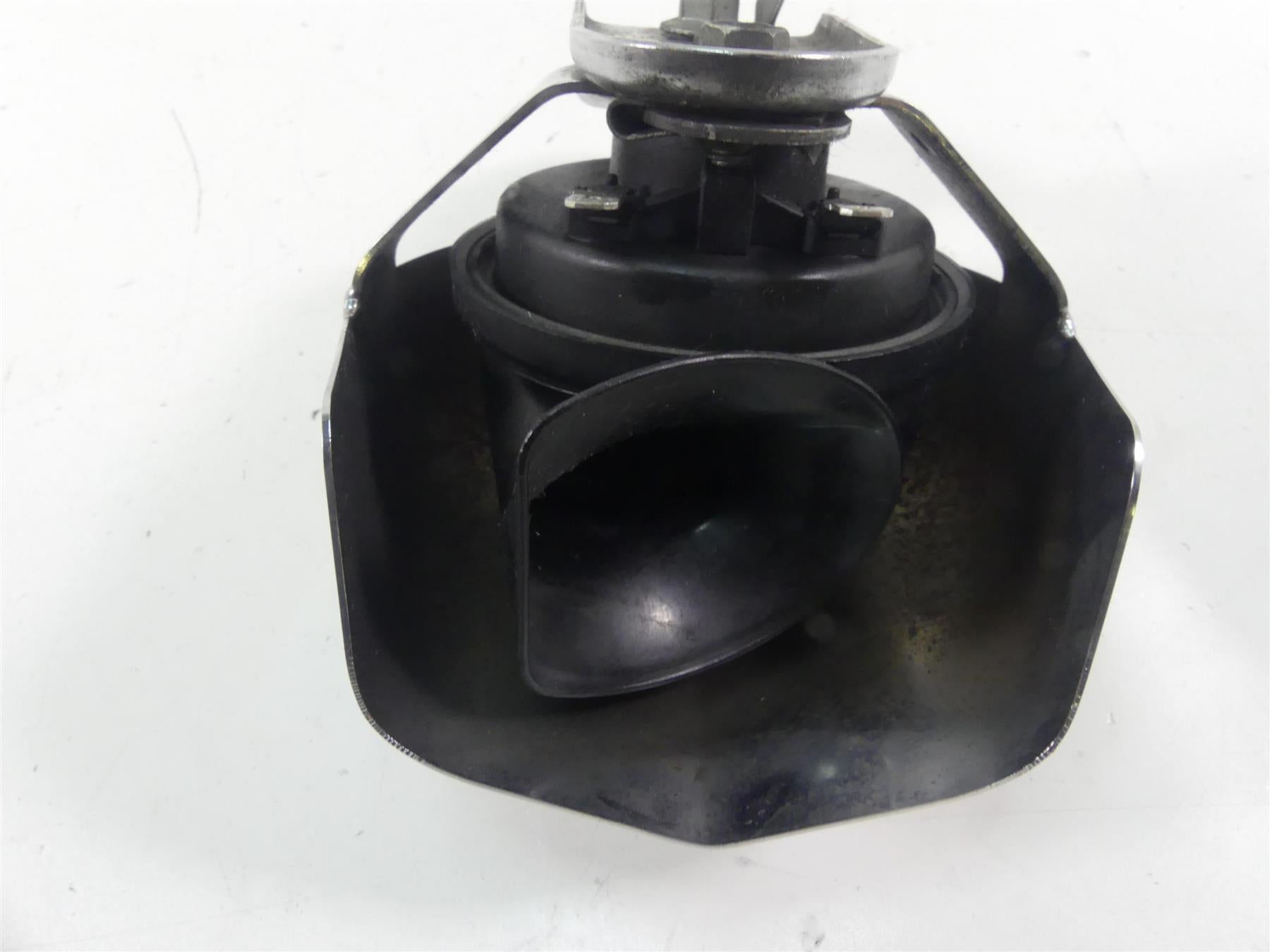 2005 Harley Dyna FXDLI Low Rider Horn & Chrome Cover 61300478A {{ shop.shopifyCountryName }} - Mototech271