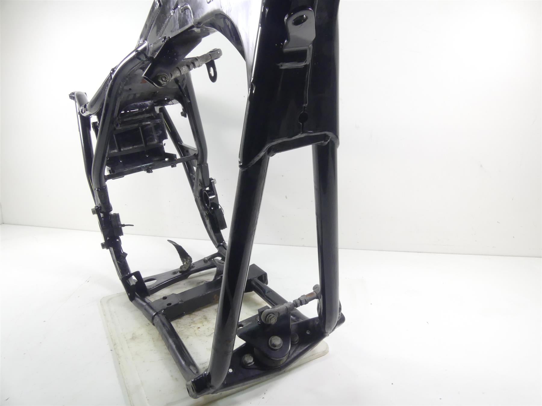 2000 Harley Dyna FXR4 CVO Super Glide Straight Main Frame Chassis With Clean Title 47205-91B {{ shop.shopifyCountryName }} - Mototech271