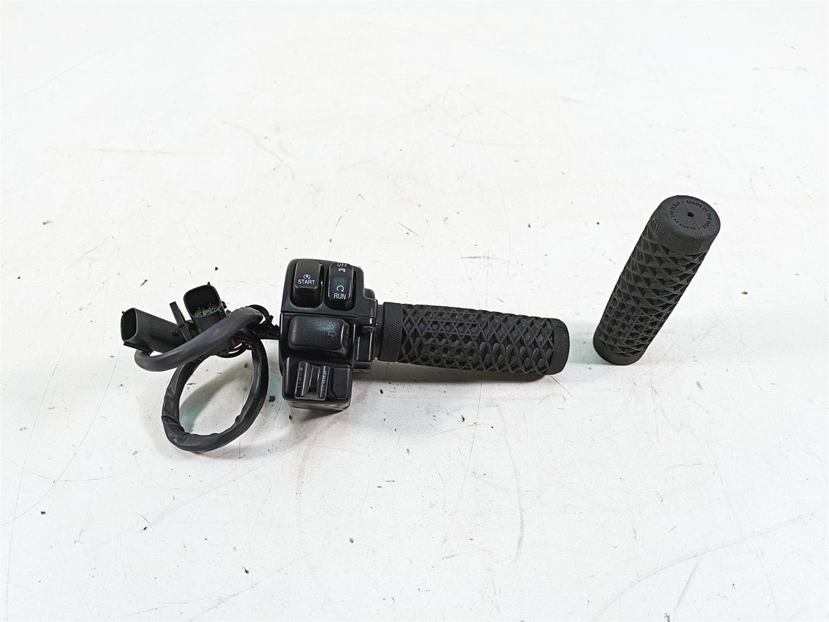 2011 Harley Touring FLHR Road King Right Hand Control Switch 71682-06A {{ shop.shopifyCountryName }} - Mototech271