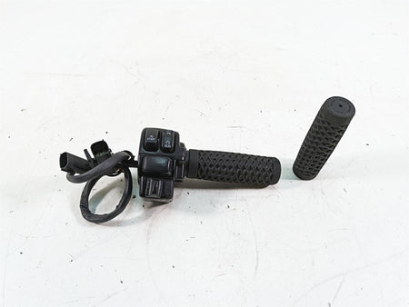 2011 Harley Touring FLHR Road King Right Hand Control Switch 71682-06A {{ shop.shopifyCountryName }} - Mototech271