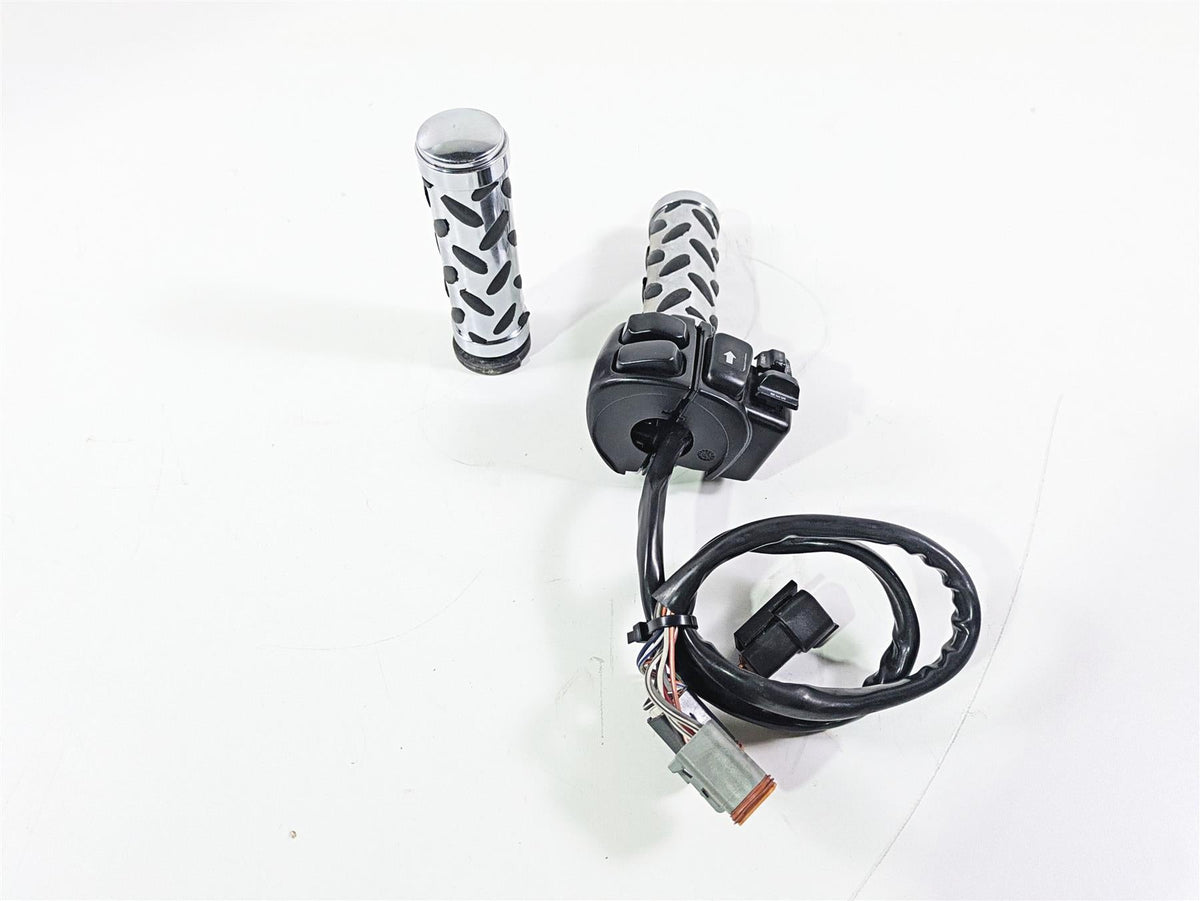 1996 Harley Touring FLHTCUI Electra Glide Right Hand Control Switch 71684-06A {{ shop.shopifyCountryName }} - Mototech271