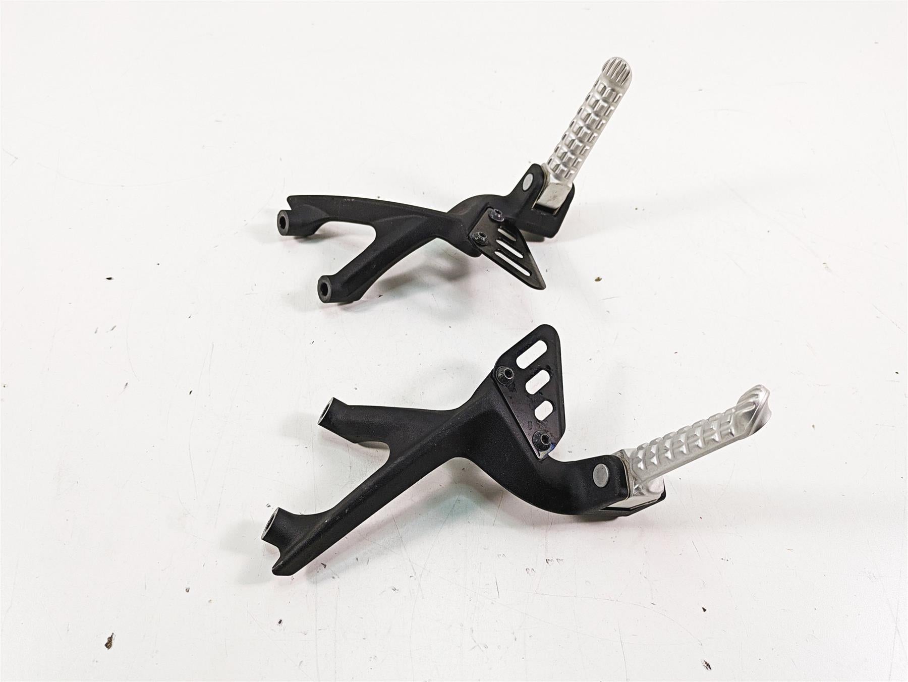 2020 Aprilia Tuono V4 Factory Passenger Footpeg Foot Peg Set 2B005866 2B005867 {{ shop.shopifyCountryName }} - Mototech271