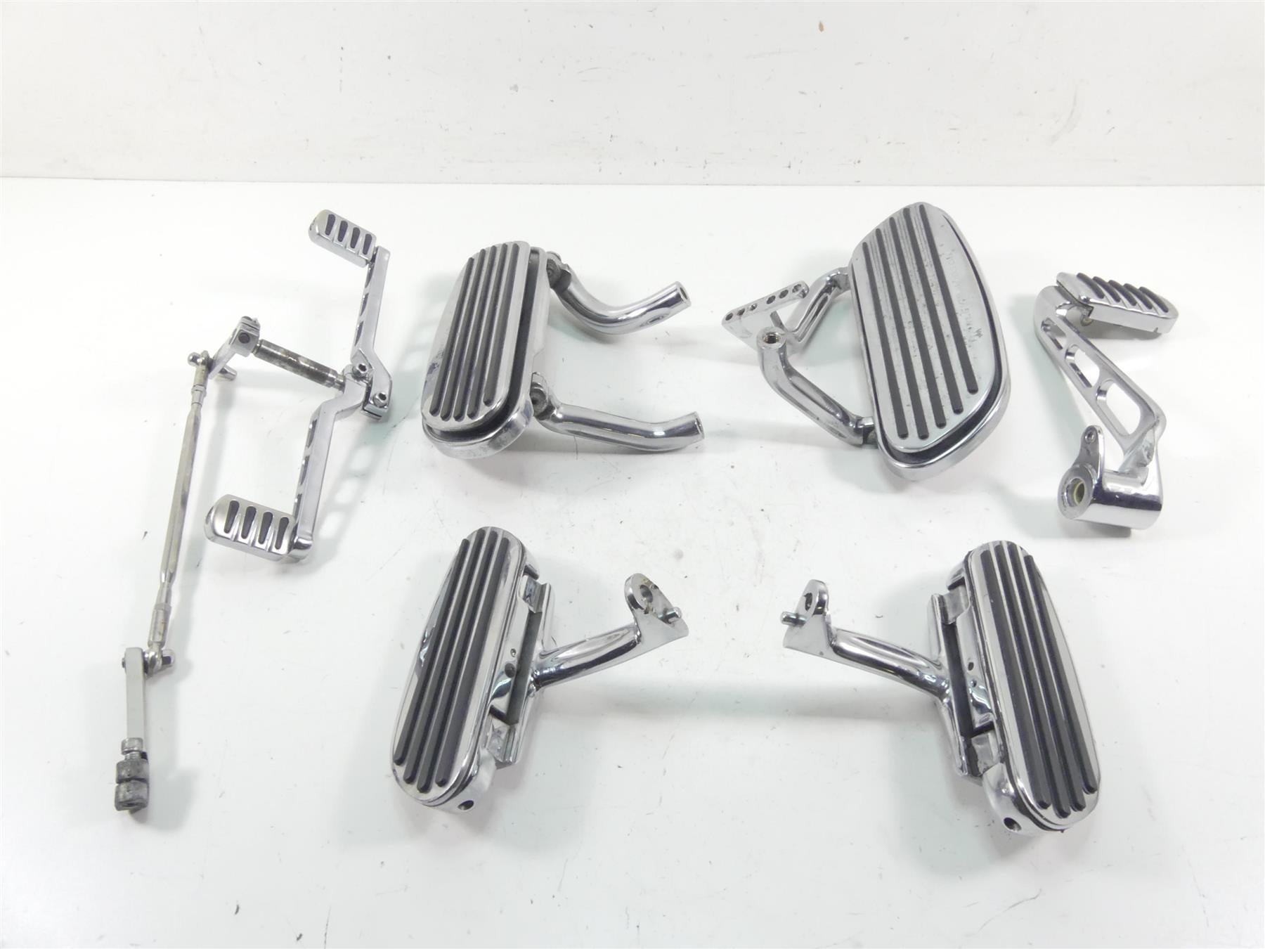 2005 Harley Touring CVO FLHTC SE Electra Glide  Chrome Floorboard Set 34532-00B
