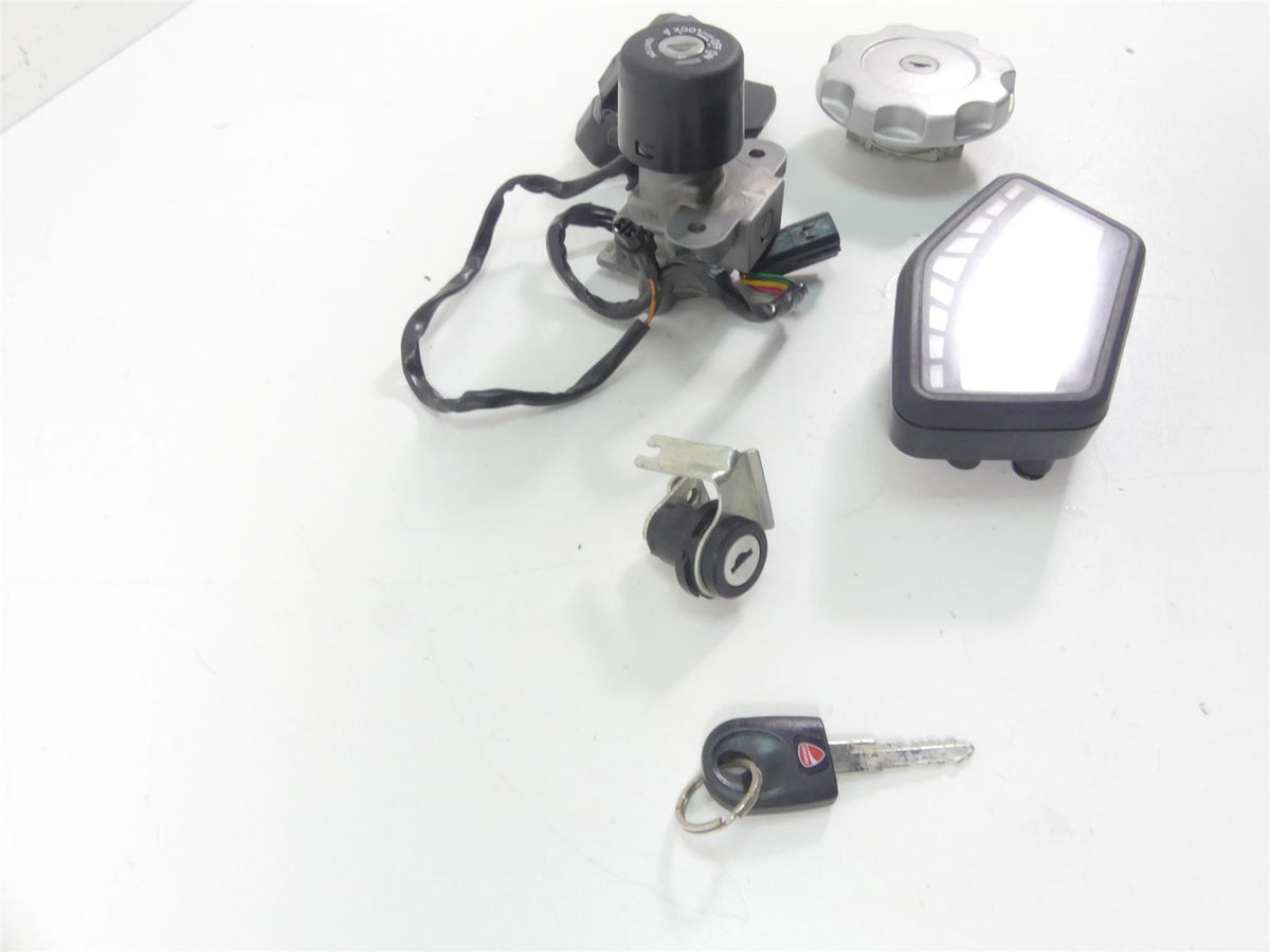 2014 Ducati Hypermotard 821 SP Speedometer Ignition Switch Key Set -7K 40610953E {{ shop.shopifyCountryName }} - Mototech271