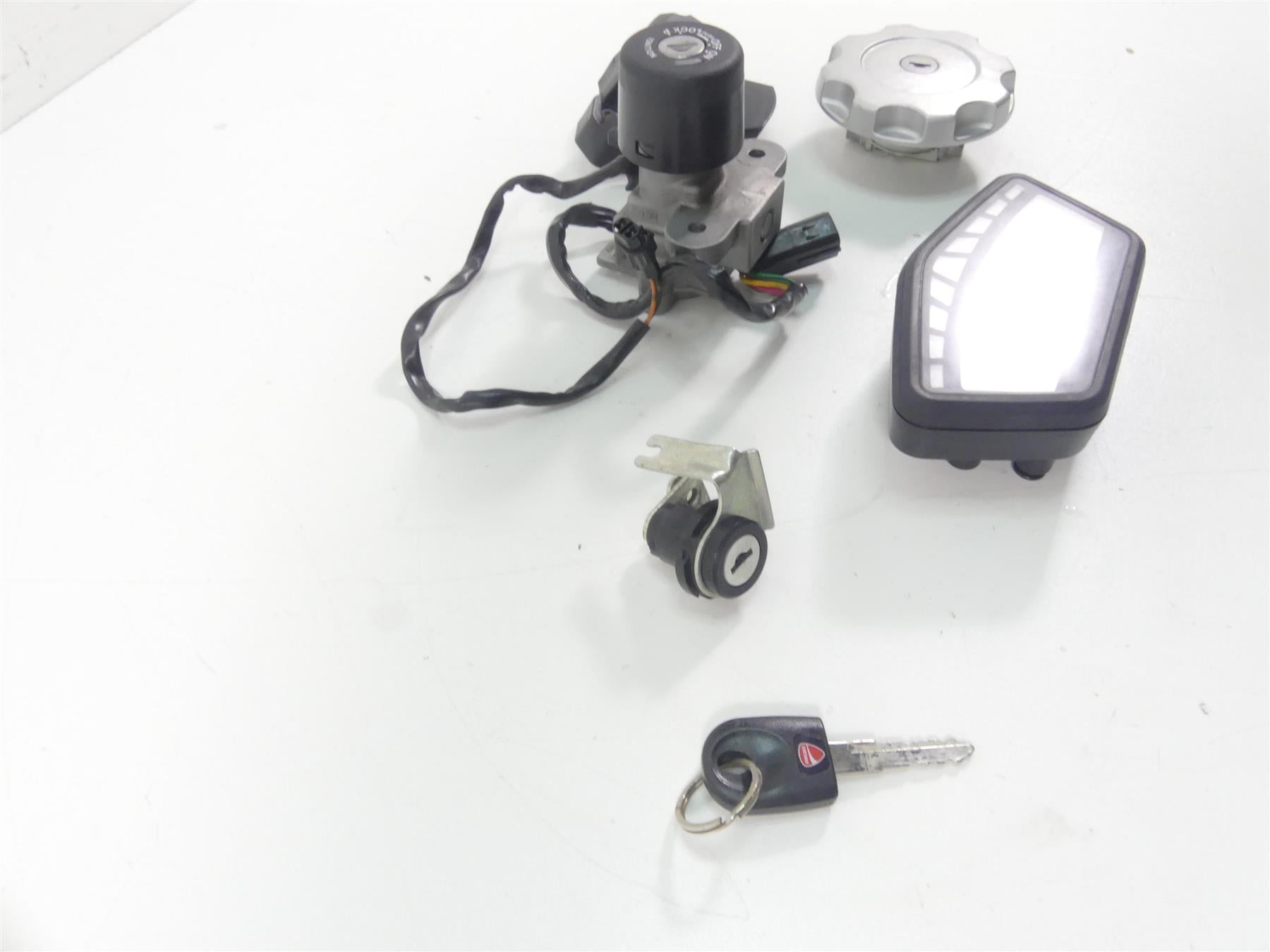 2014 Ducati Hypermotard 821 SP Speedometer Ignition Switch Key Set -7K 40610953E {{ shop.shopifyCountryName }} - Mototech271