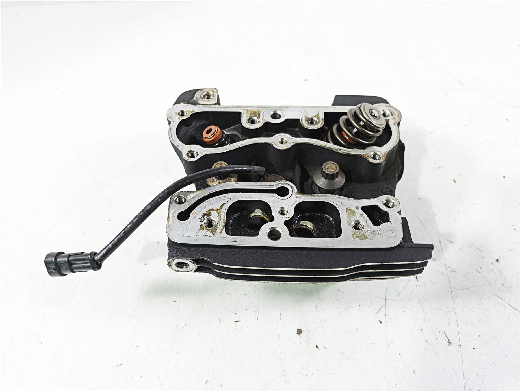 2015 Harley Touring FLHXS Street Glide Front Cylinder Head - Read 17728-08 {{ shop.shopifyCountryName }} - Mototech271