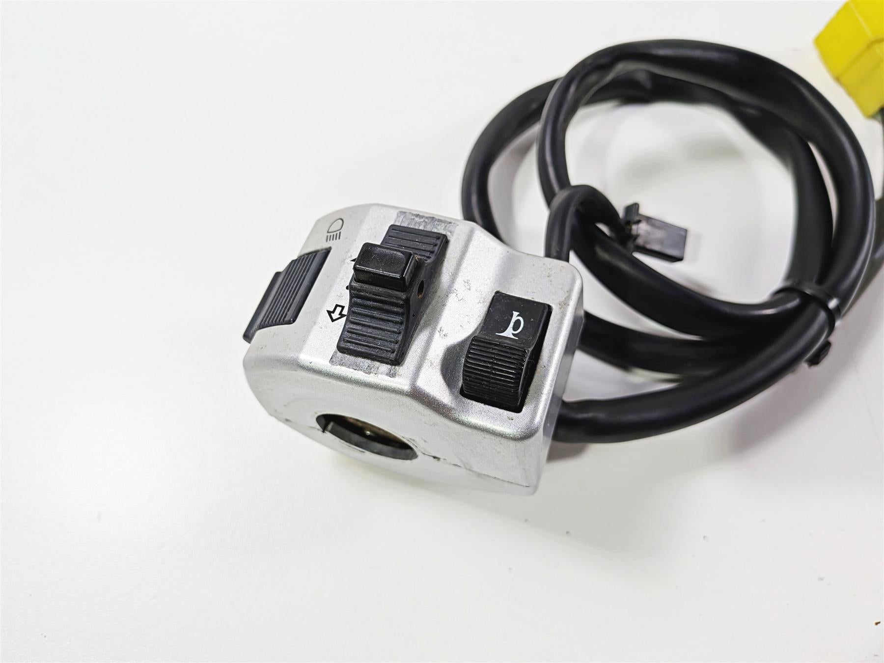 2004 Suzuki VL800 Intruder Volusia Left Hand Control Switch 37400-41F10 {{ shop.shopifyCountryName }} - Mototech271
