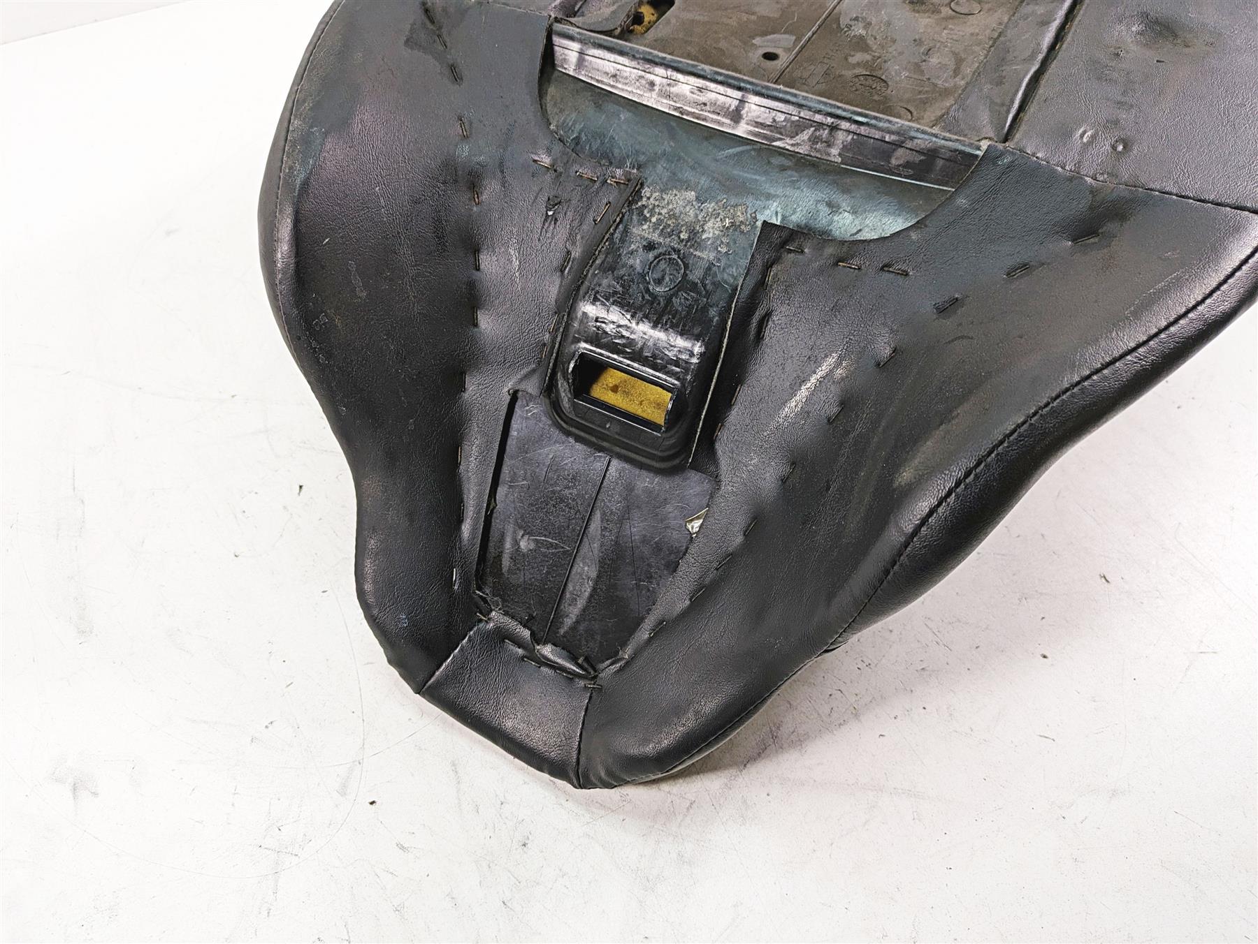 2010 Harley Touring FLHTCU Electra Glide Driver Seat Saddle - No Tears 52320-11 {{ shop.shopifyCountryName }} - Mototech271