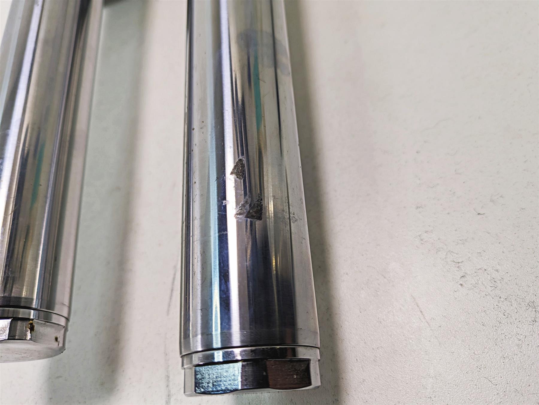 2005 Harley Dyna FXDL Low Rider Straight Front Fork Leg Set 39mm - Read 45947-04 {{ shop.shopifyCountryName }} - Mototech271