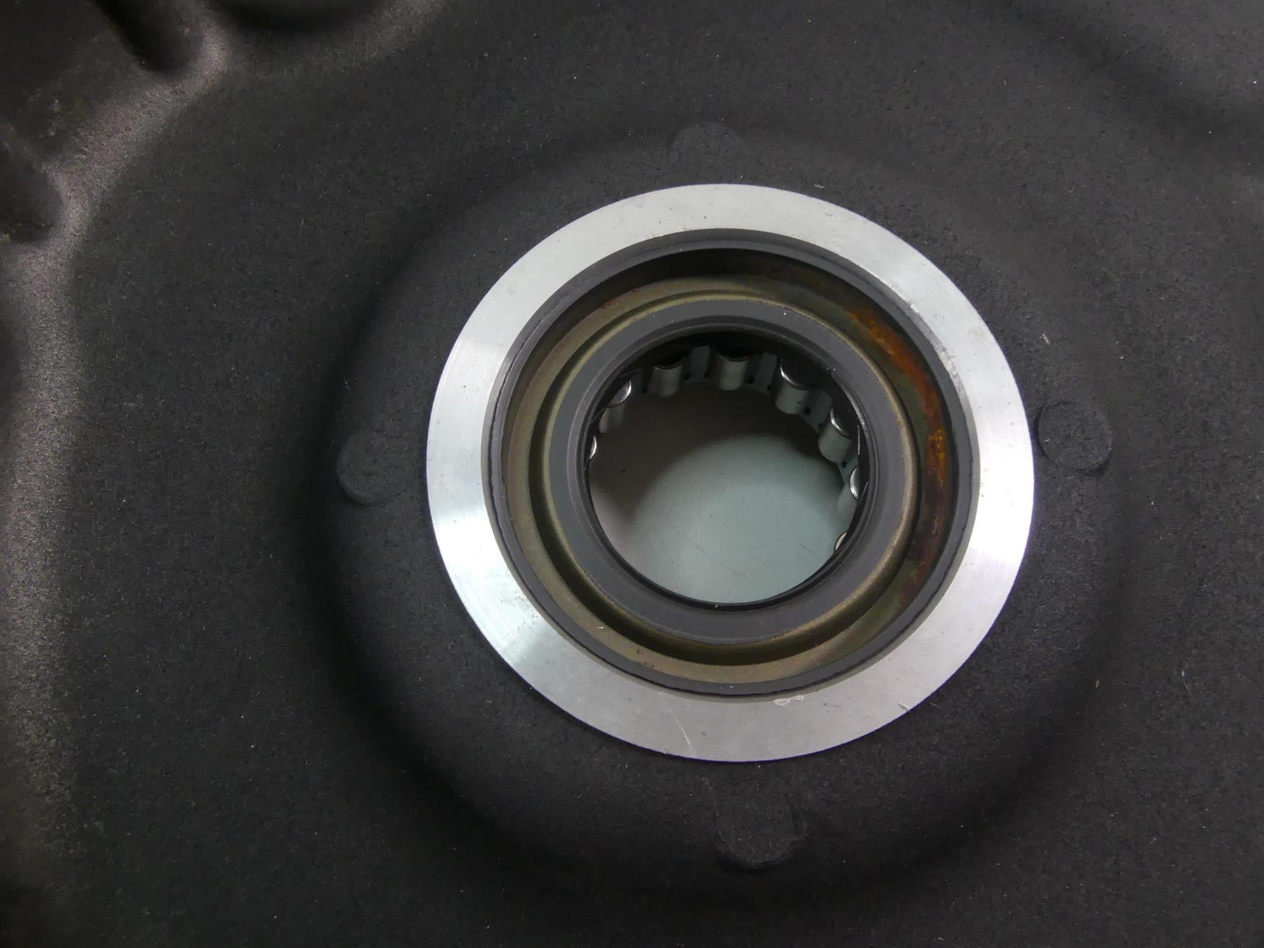 2009 Harley FXDL Dyna Low Rider Inner Primary Drive Clutch Cover 60681-06B {{ shop.shopifyCountryName }} - Mototech271