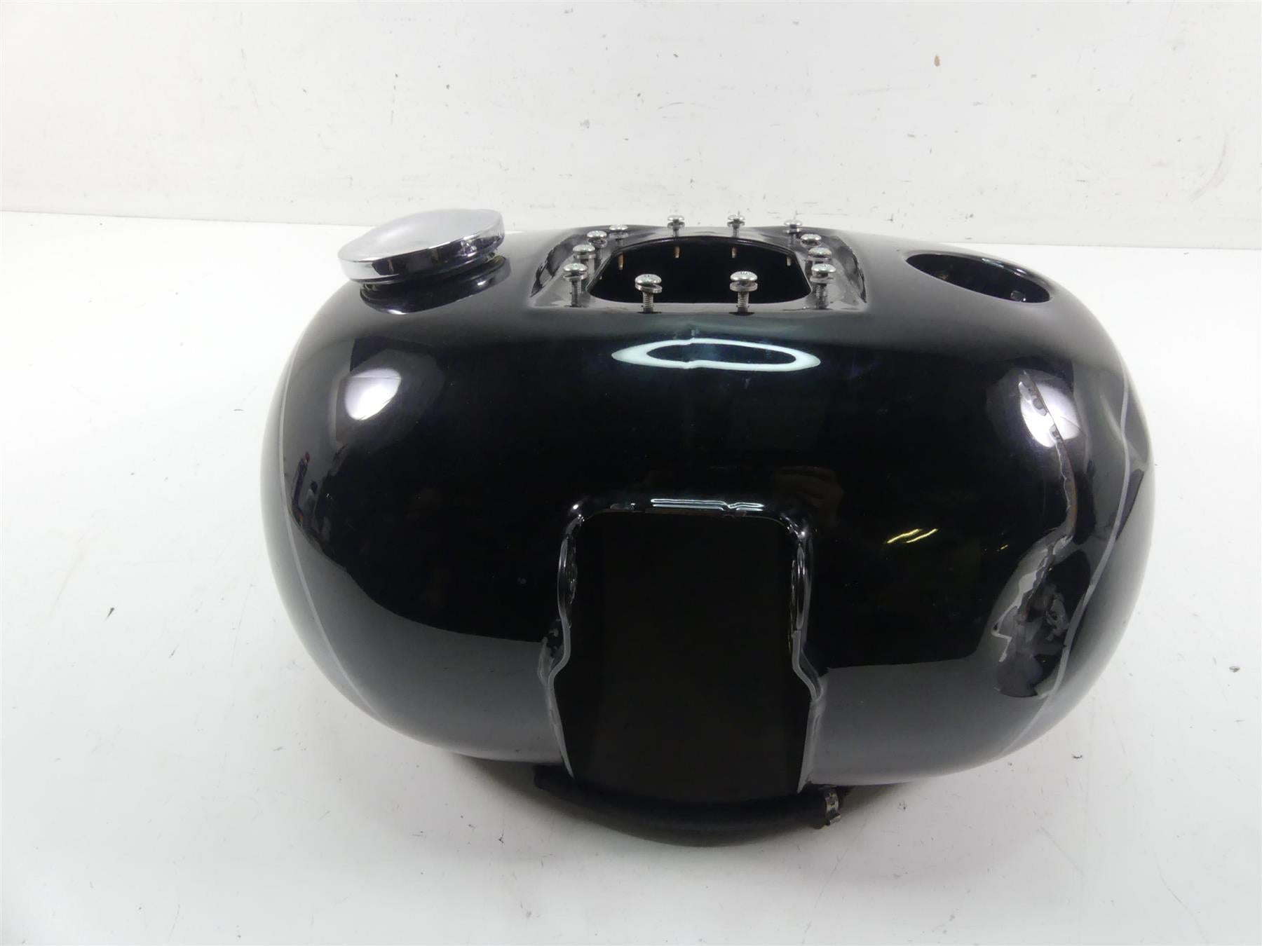 ハーレーダビッドソン　2010 FLSTN タンク　59238-10DBW 2010 Harley FXDWG Dyna Wide Glide Fuel Gas Petrol Tank - Dented