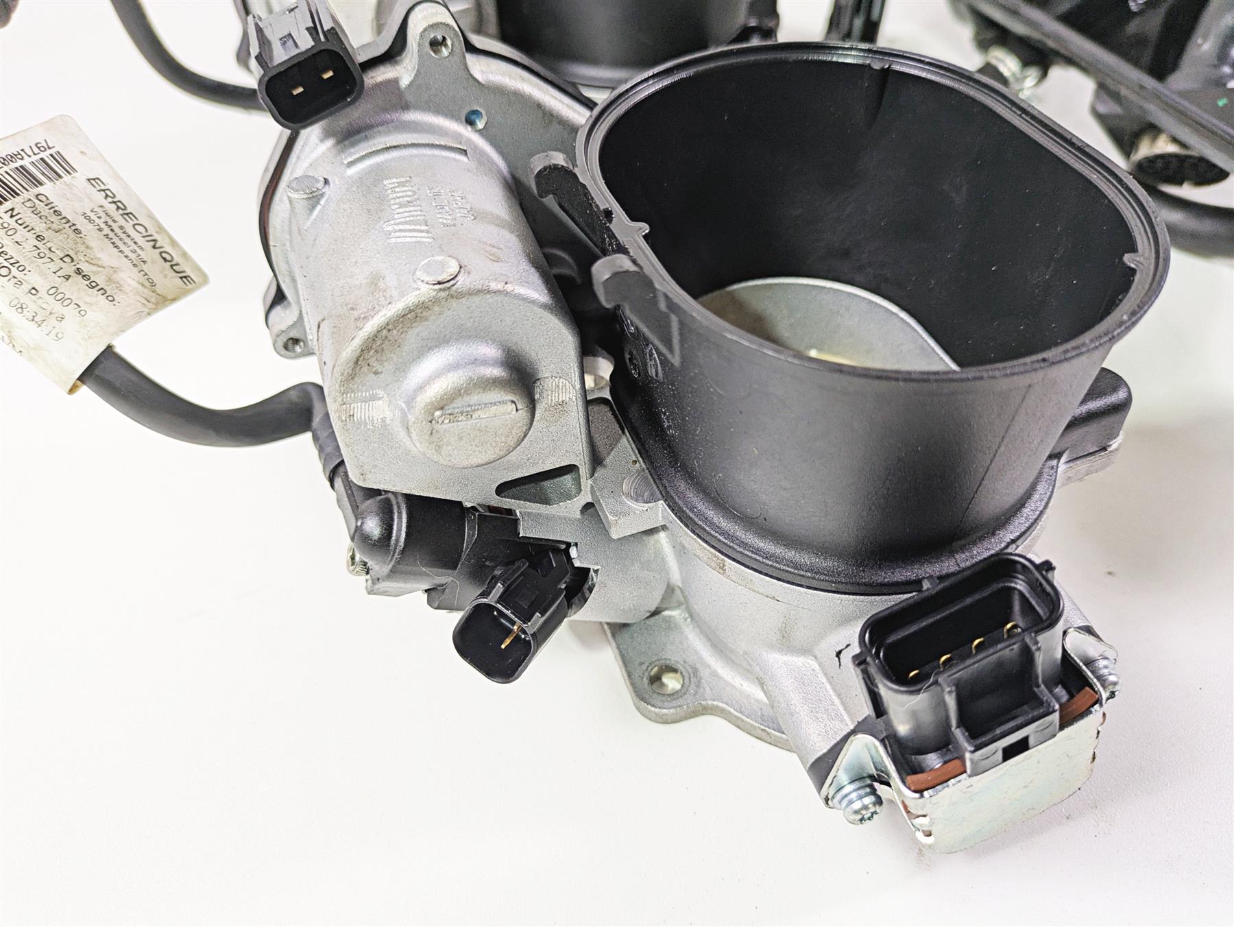2022 Ducati Streetfighter V2 Throttle Bodies & Air Box Set 44212343B 28241121A {{ shop.shopifyCountryName }} - Mototech271
