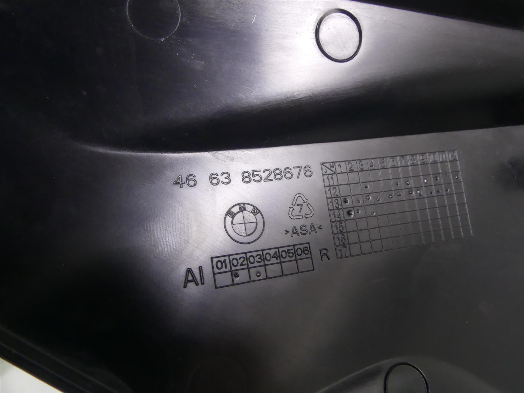 2014 BMW R1200GS K50 Left Right Side Between Leg Cover Set 46638528675 {{ shop.shopifyCountryName }} - Mototech271