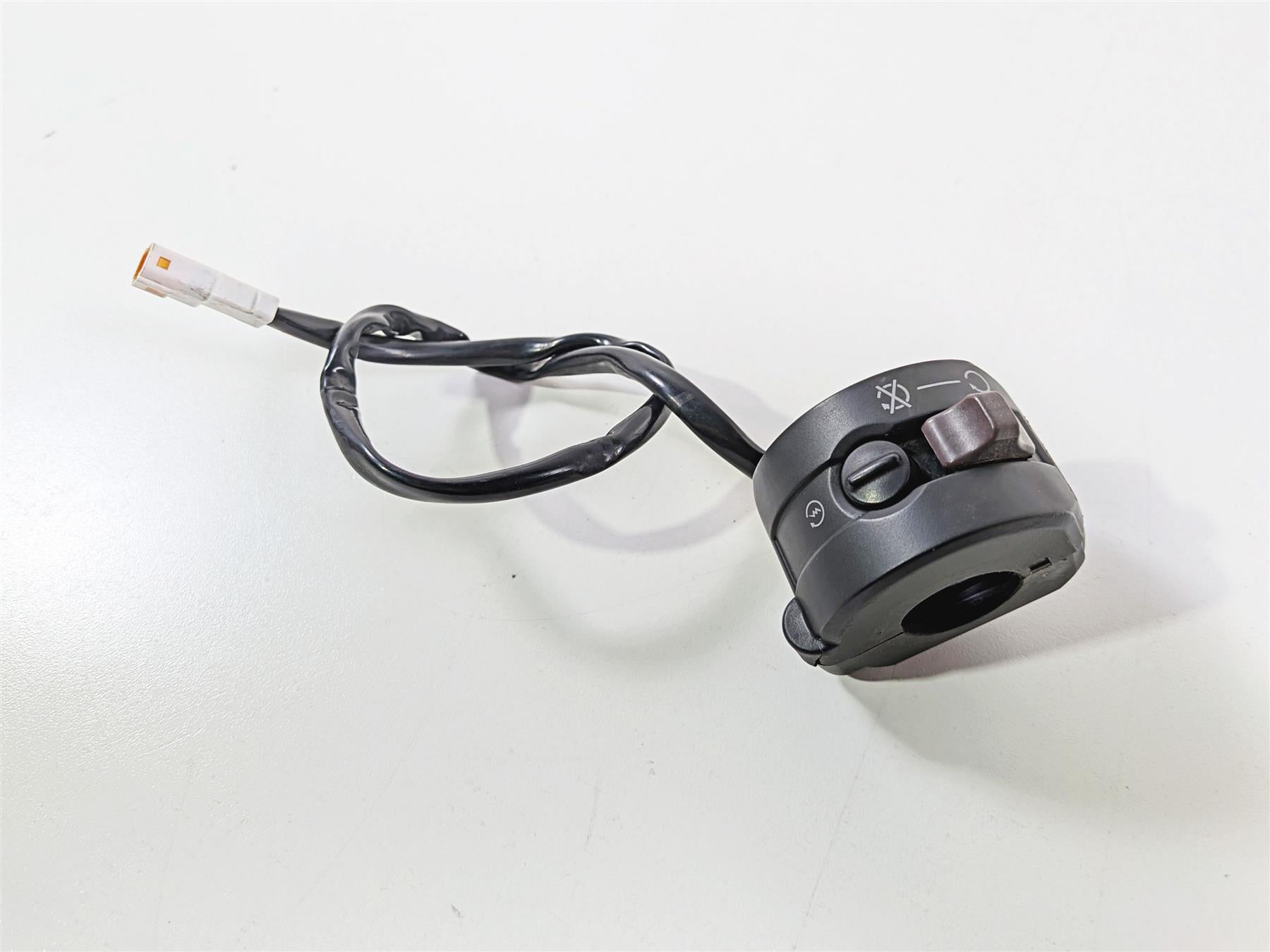2019 Ducati 959 Panigale Right Hand Start Stop Control Switch - Read 65010094I {{ shop.shopifyCountryName }} - Mototech271