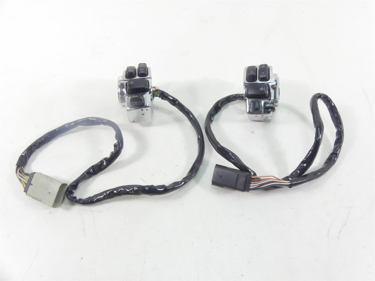 2010 Harley Touring FLHX Street Glide Left Right Chrome Control Switch 71682-06 {{ shop.shopifyCountryName }} - Mototech271